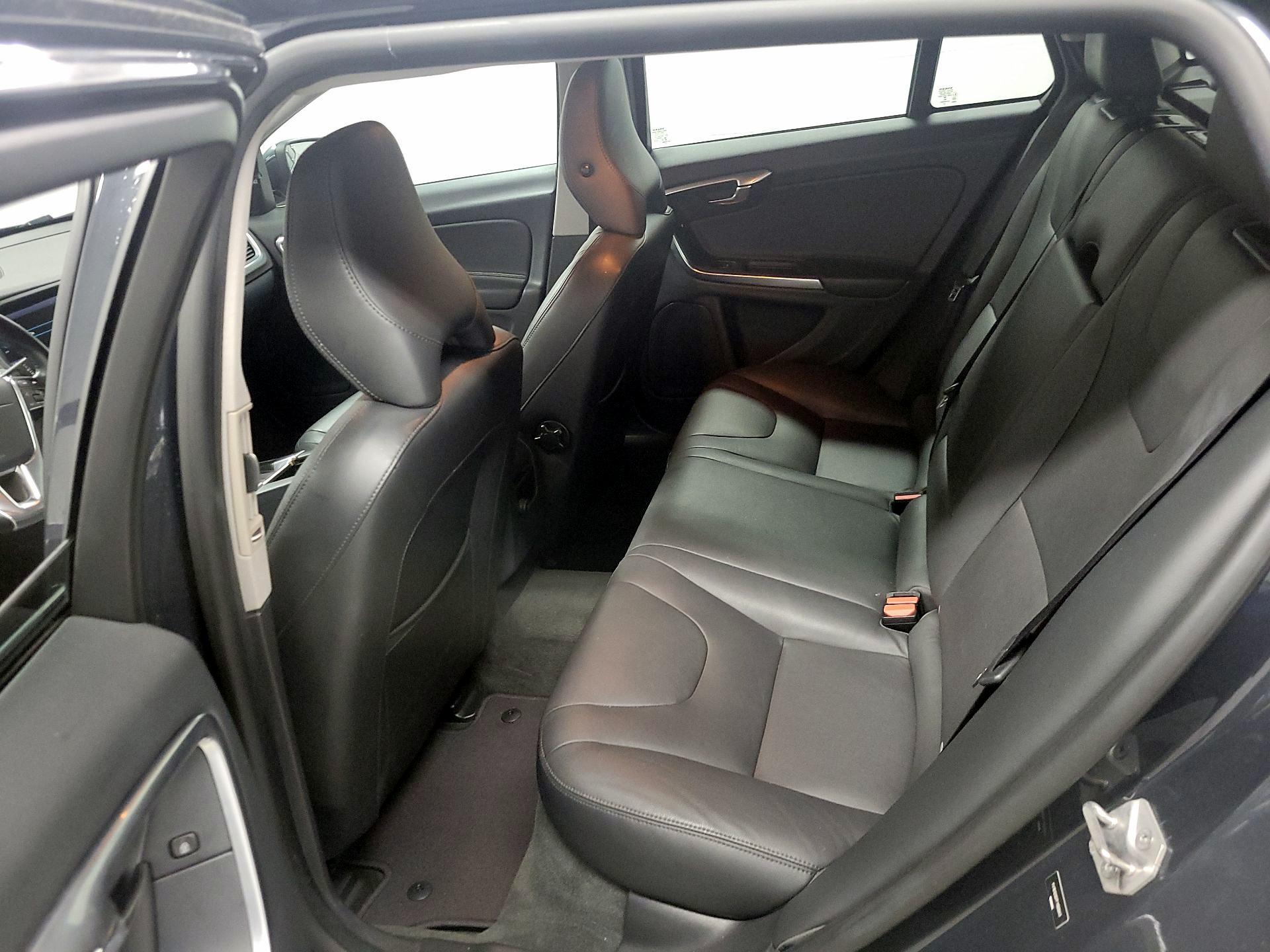 Thumbnail: 2015 Volvo V60 - 18