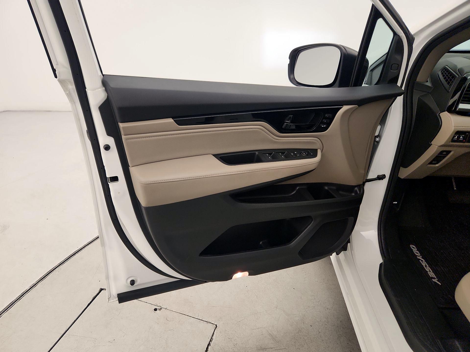 Thumbnail: 2021 Honda Odyssey - 12