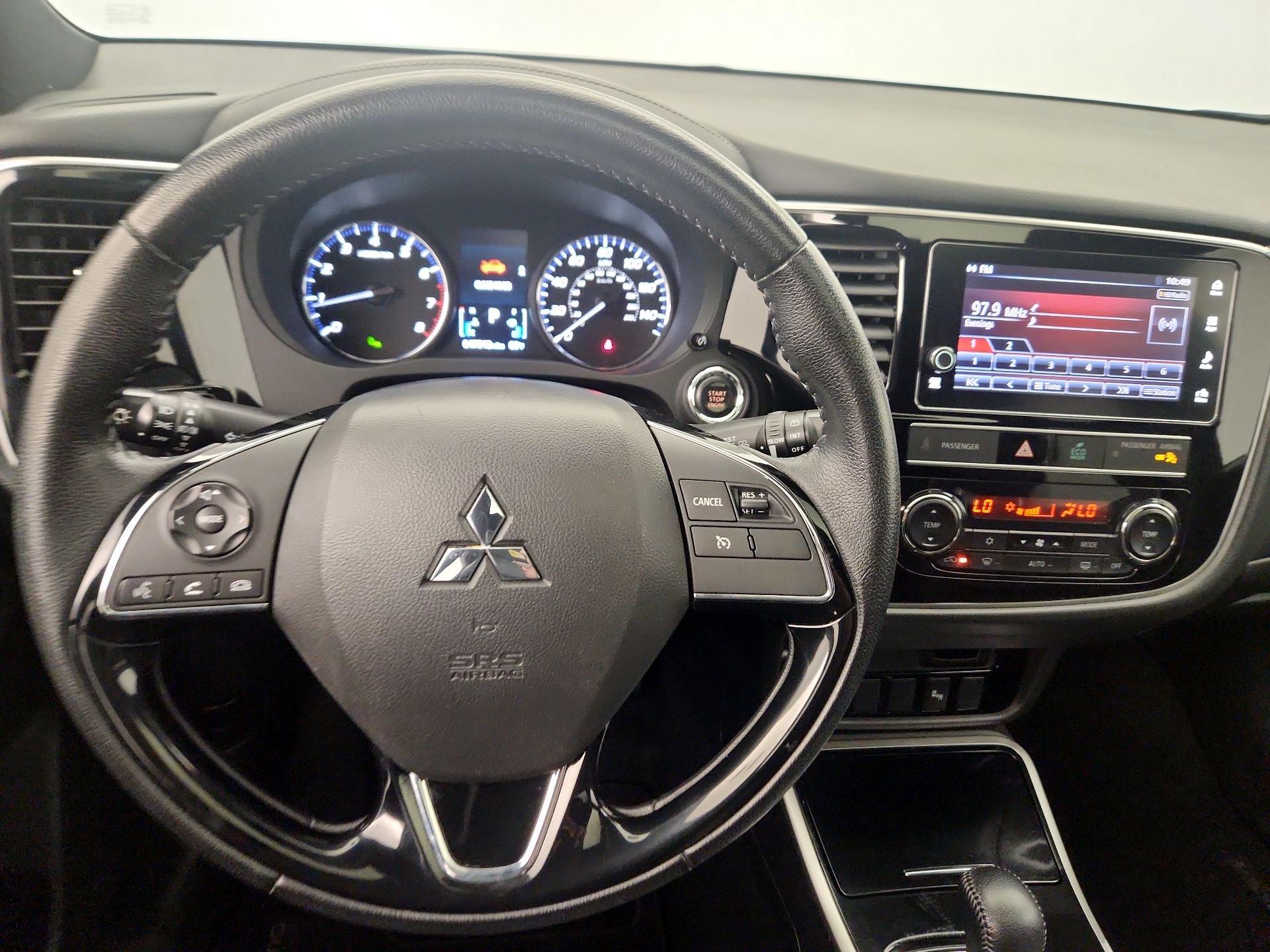 Thumbnail: 2019 Mitsubishi Outlander - 10