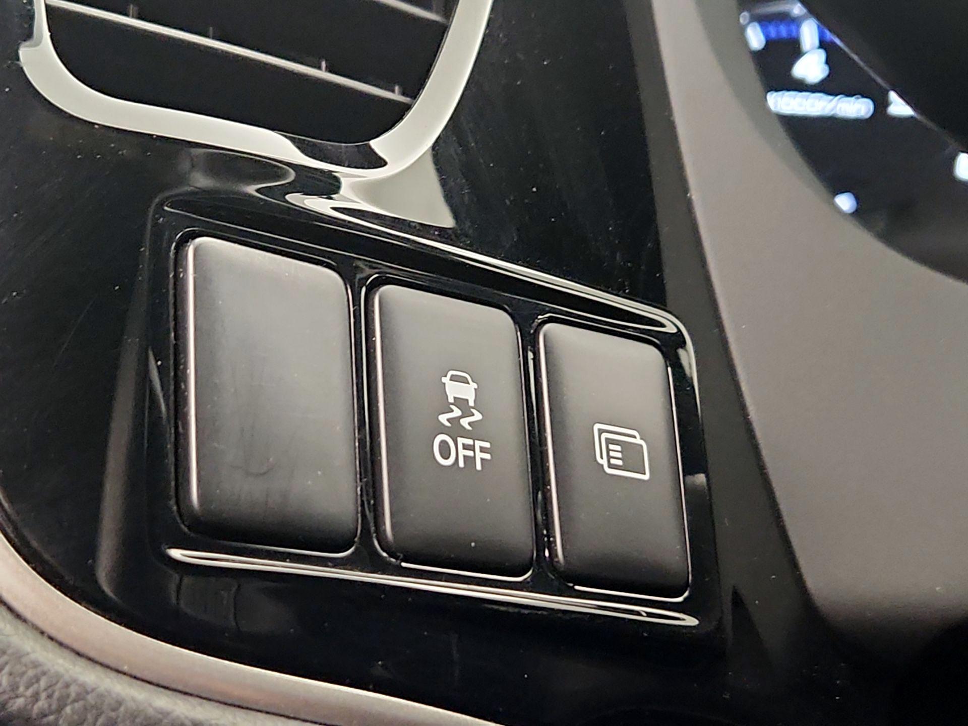 Thumbnail: 2019 Mitsubishi Outlander - 13
