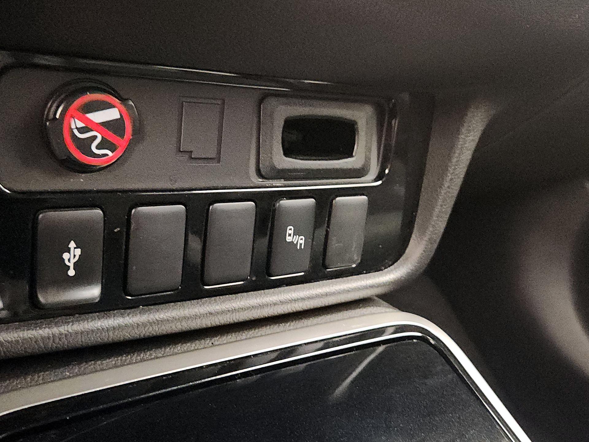 Thumbnail: 2019 Mitsubishi Outlander - 18