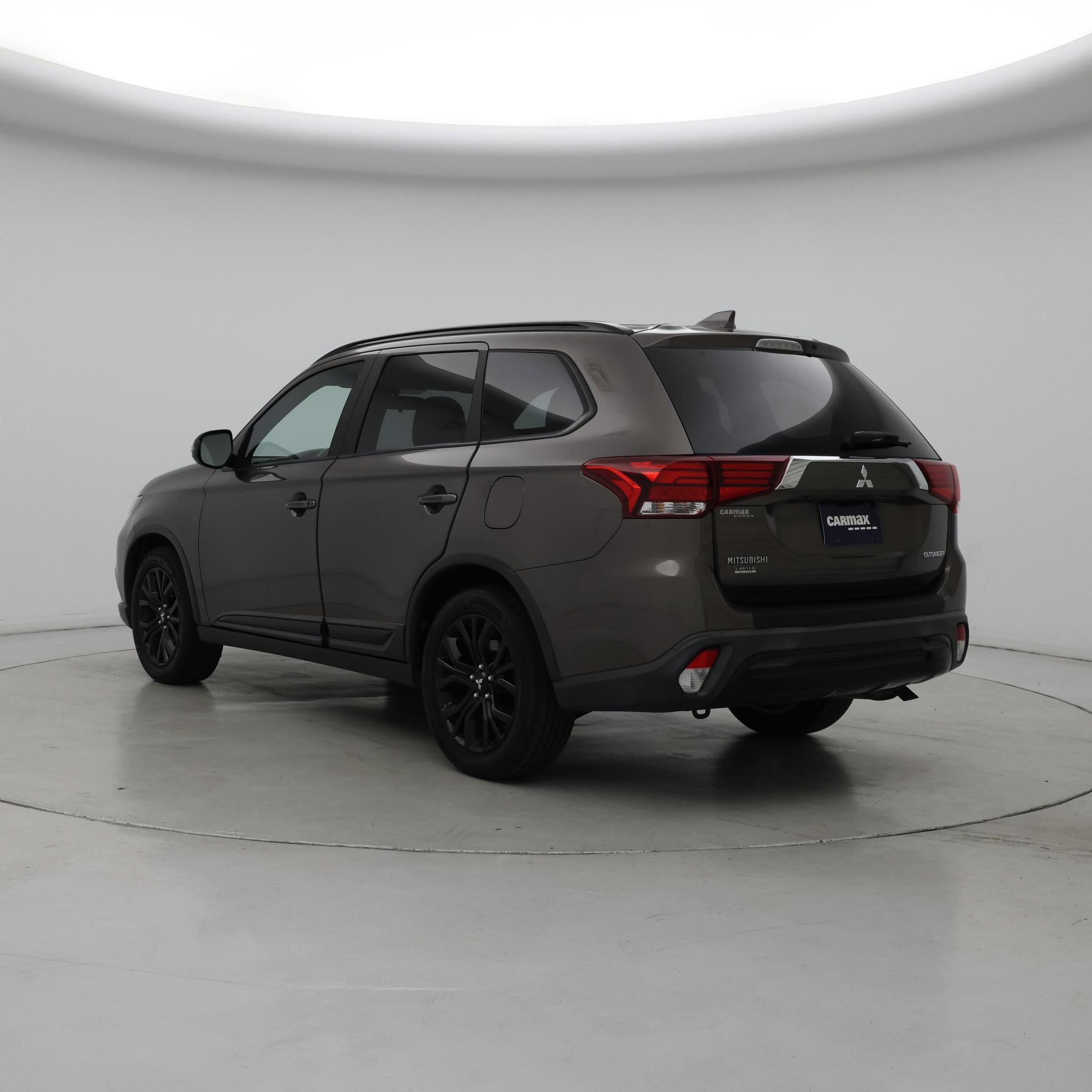 Thumbnail: 2019 Mitsubishi Outlander - 2