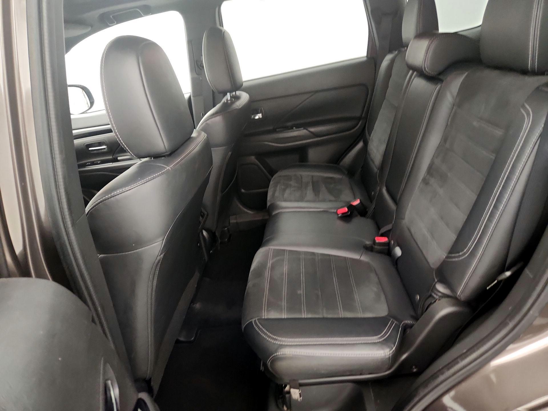 Thumbnail: 2019 Mitsubishi Outlander - 20