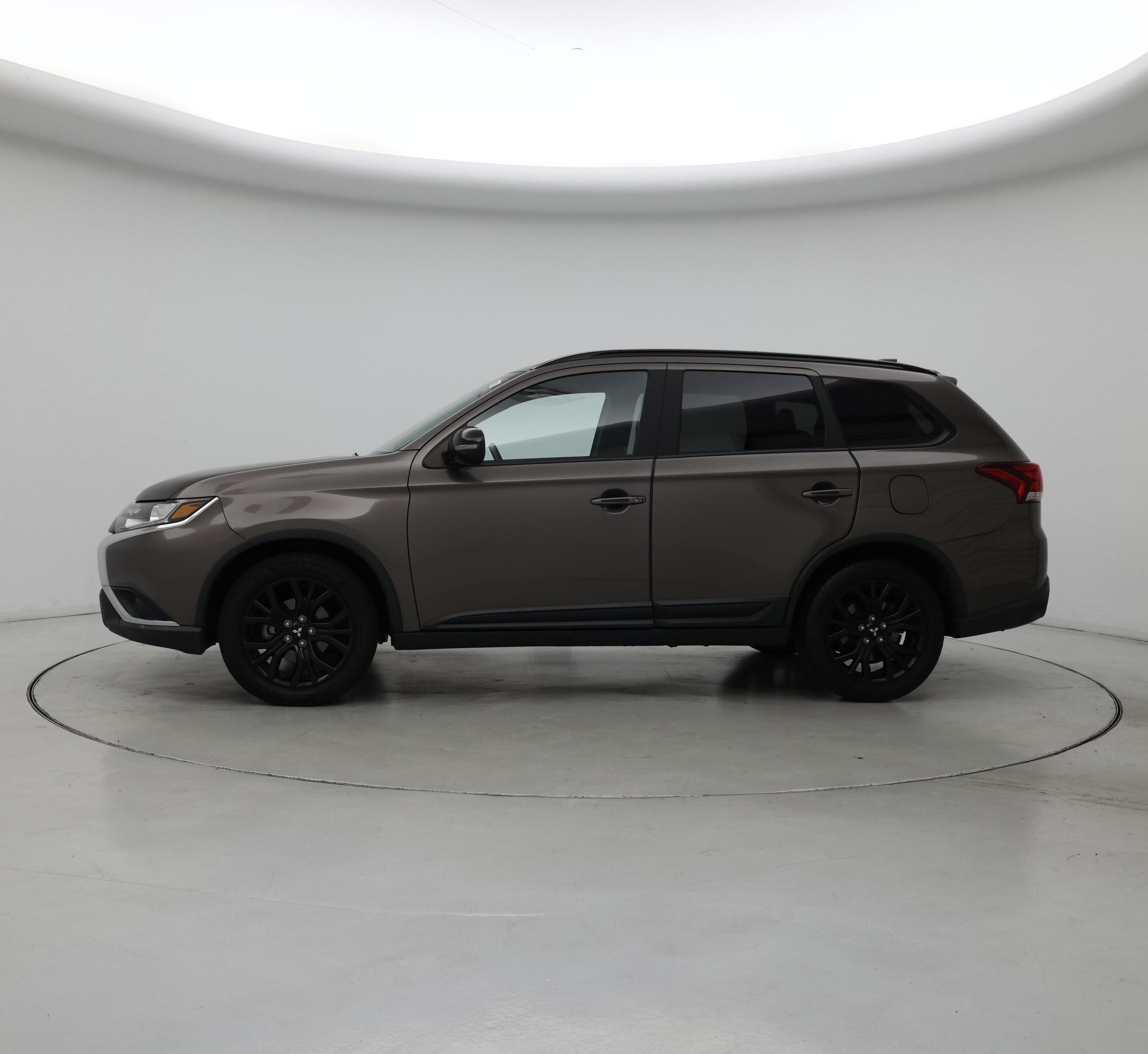 Thumbnail: 2019 Mitsubishi Outlander - 3