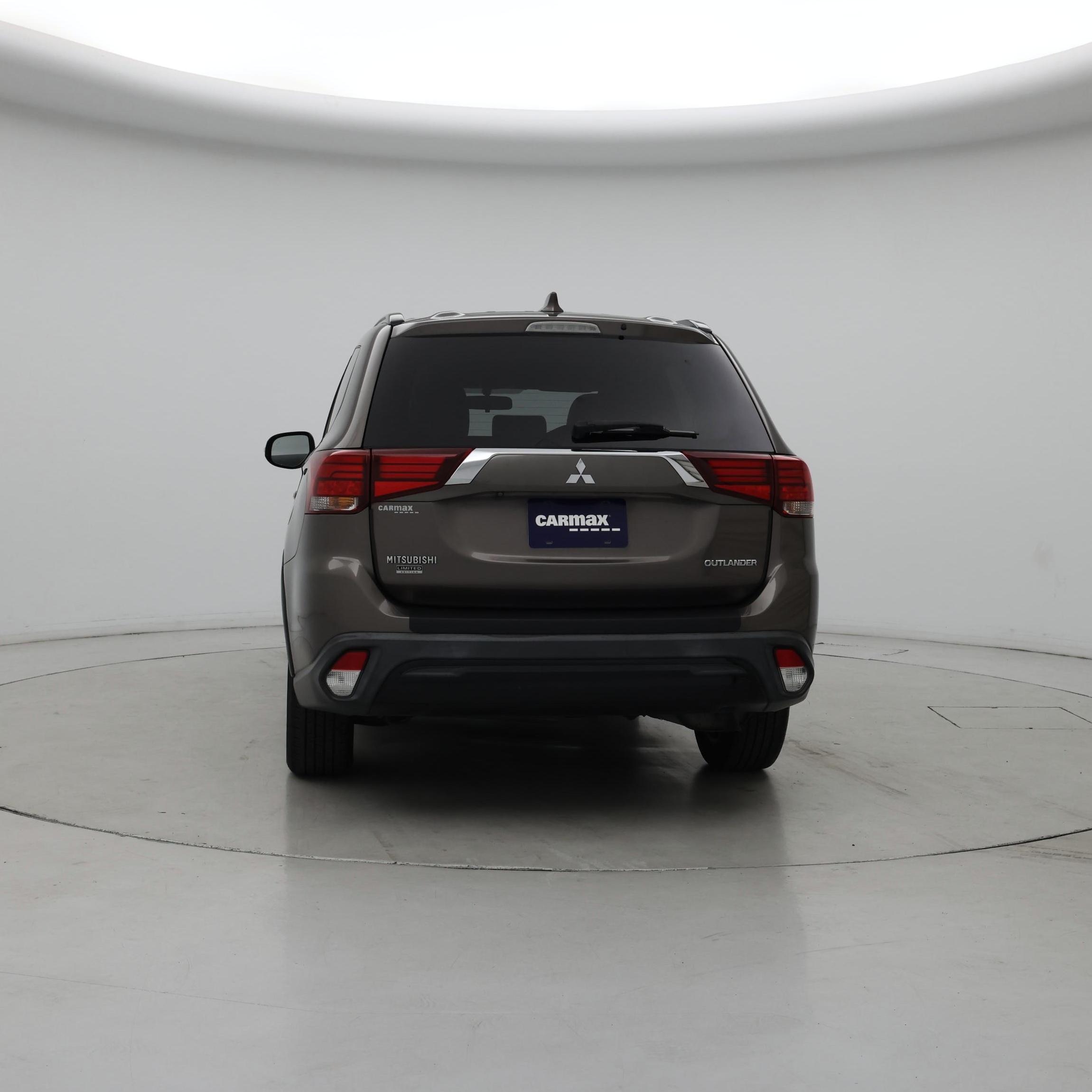 Thumbnail: 2019 Mitsubishi Outlander - 6