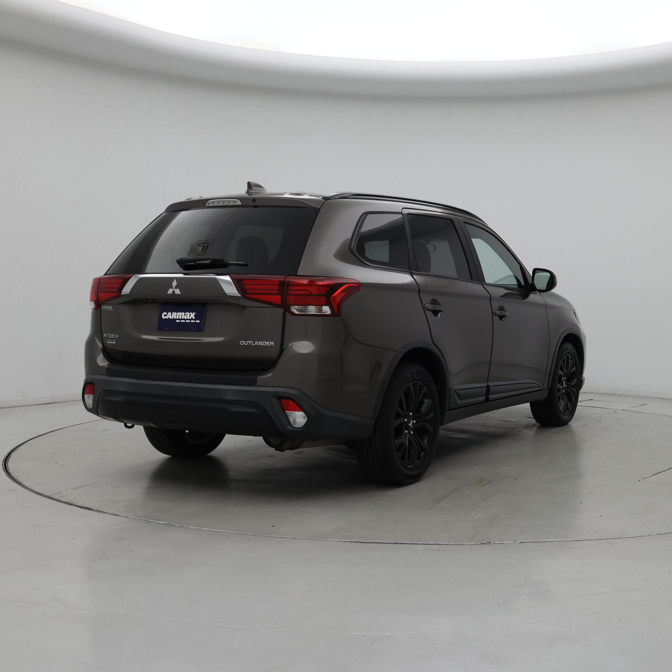 Thumbnail: 2019 Mitsubishi Outlander - 8