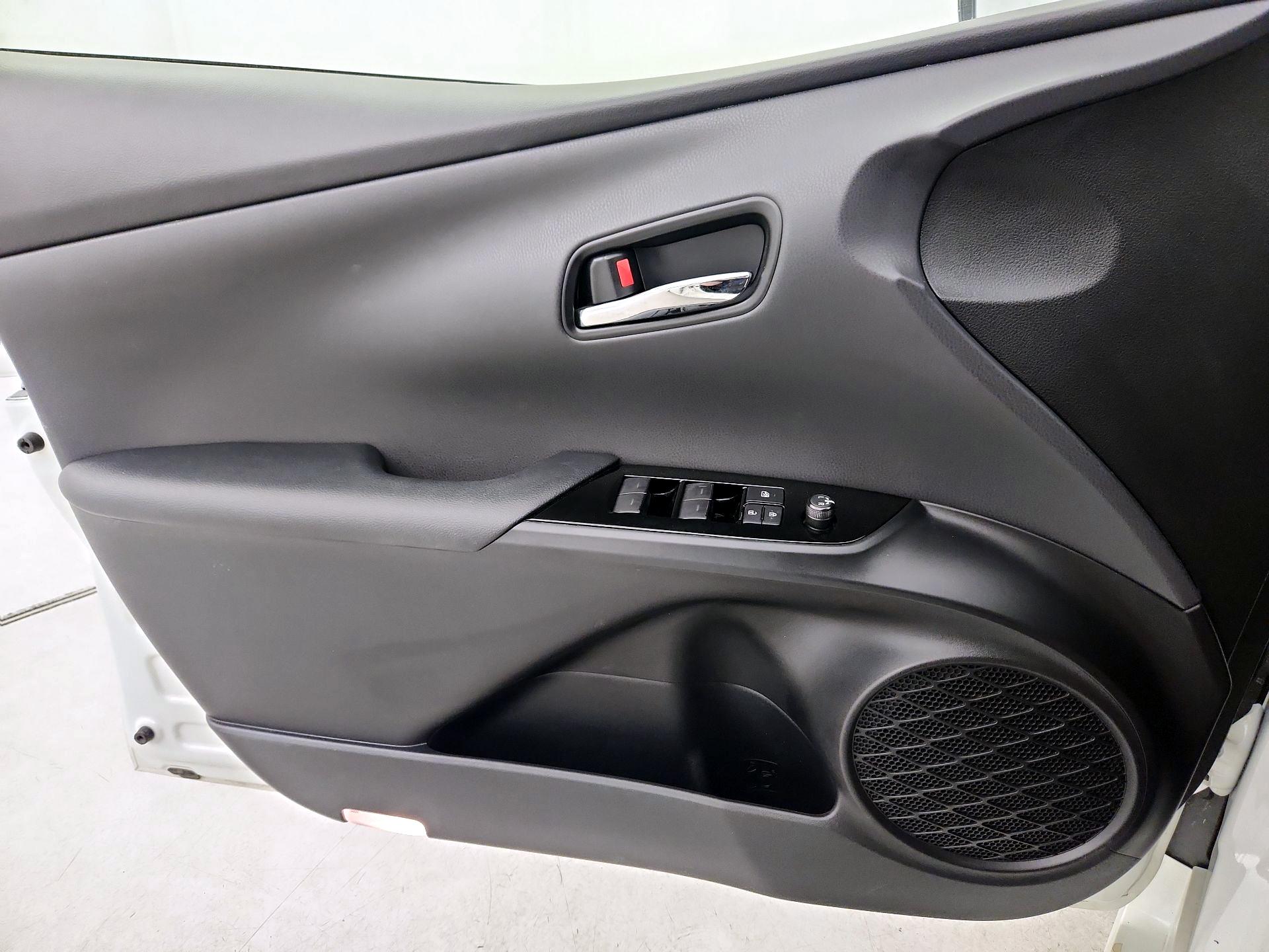 Thumbnail: 2020 Toyota Prius - 12