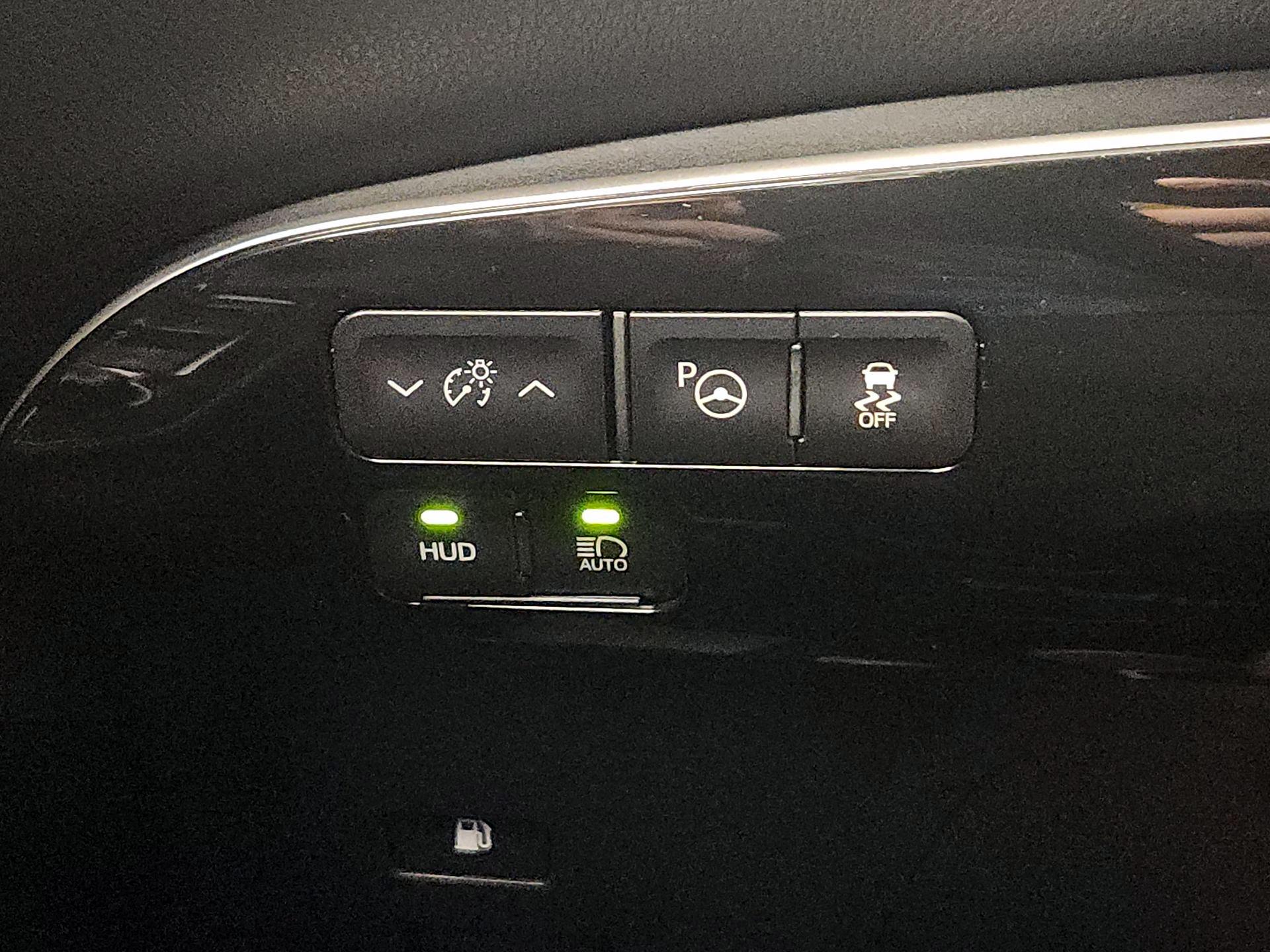Thumbnail: 2020 Toyota Prius - 13
