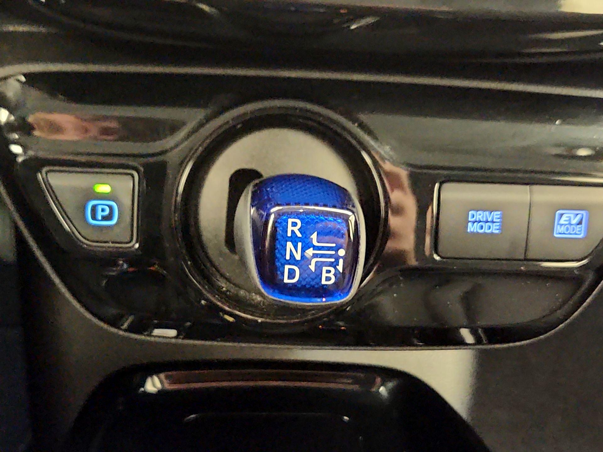 Thumbnail: 2020 Toyota Prius - 17