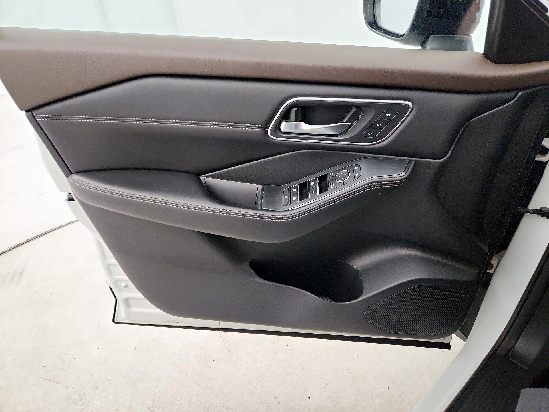 Thumbnail: 2021 Nissan Rogue - 12