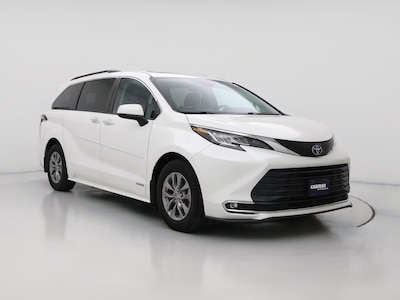 White 2021 Toyota Sienna Hybrid XLE