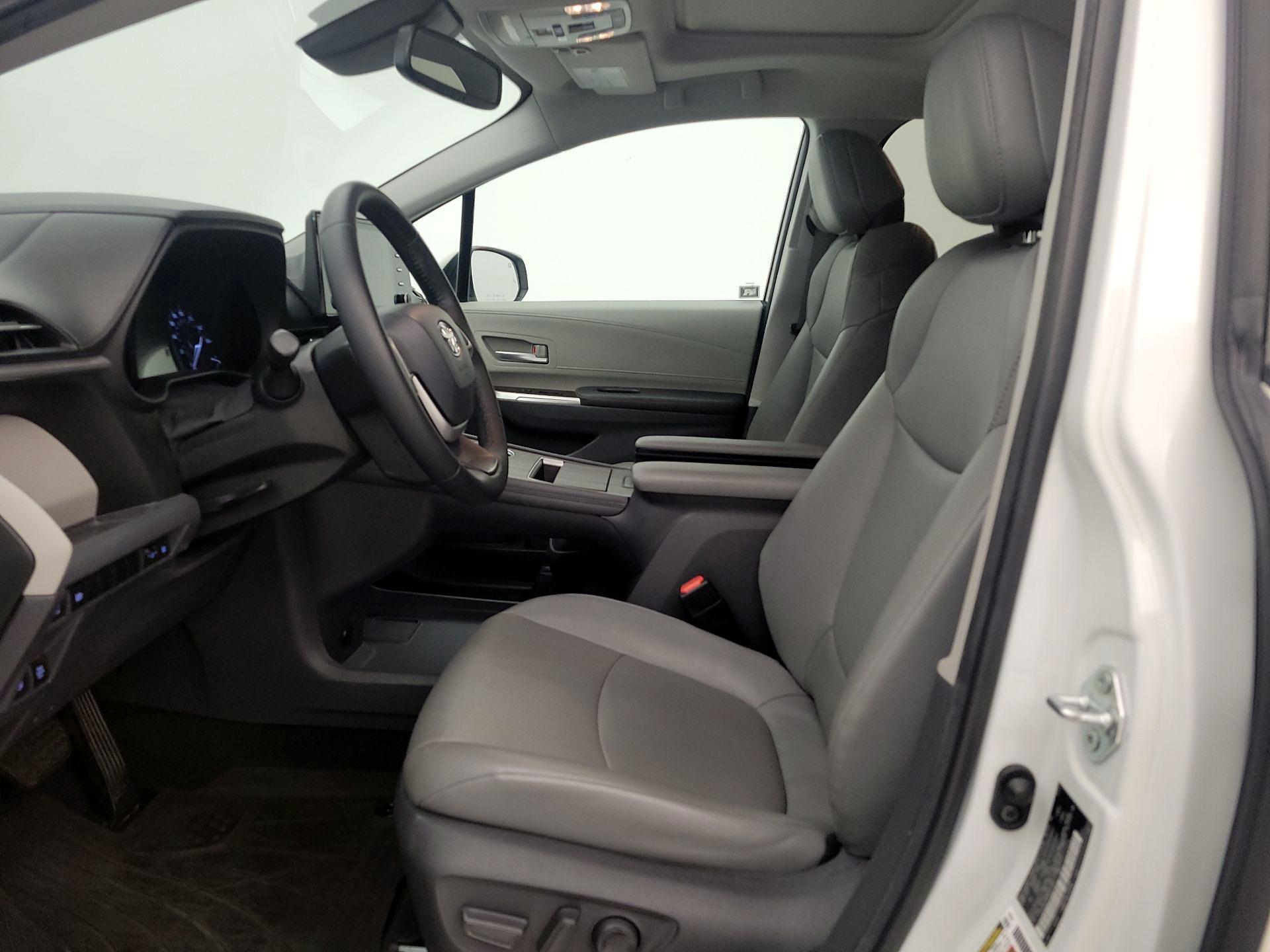 Thumbnail: 2021 Toyota Sienna - 11