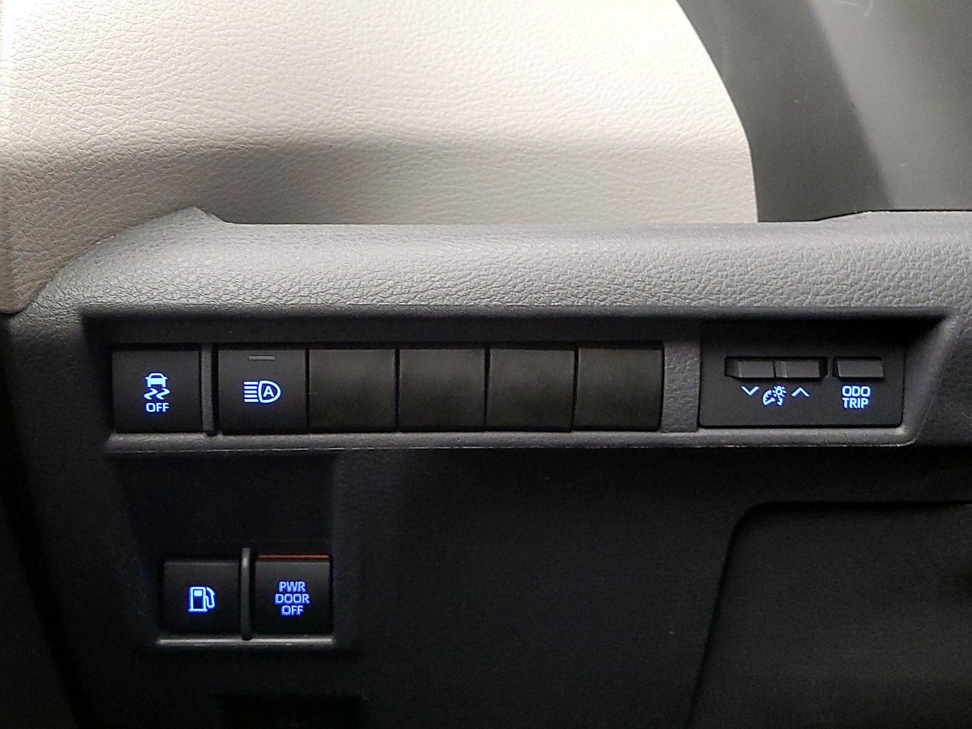 Thumbnail: 2021 Toyota Sienna - 13