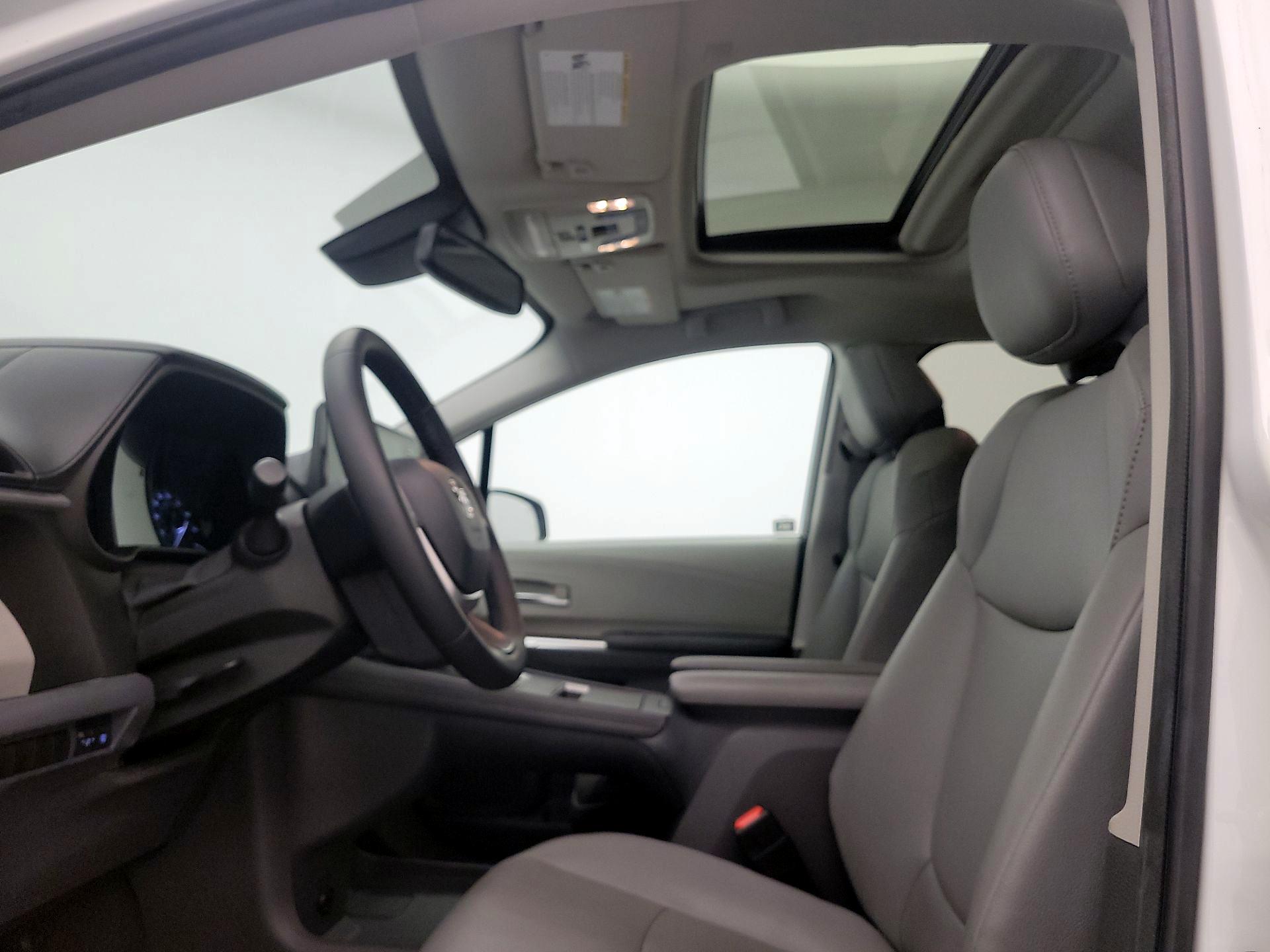 Thumbnail: 2021 Toyota Sienna - 20