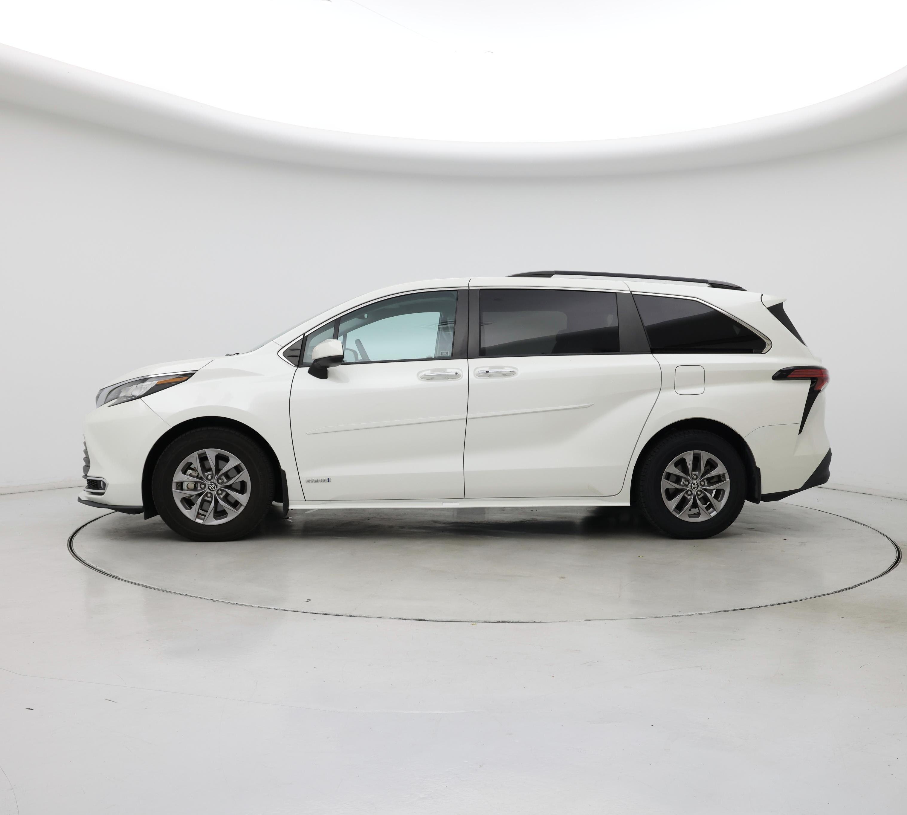 Thumbnail: 2021 Toyota Sienna - 3