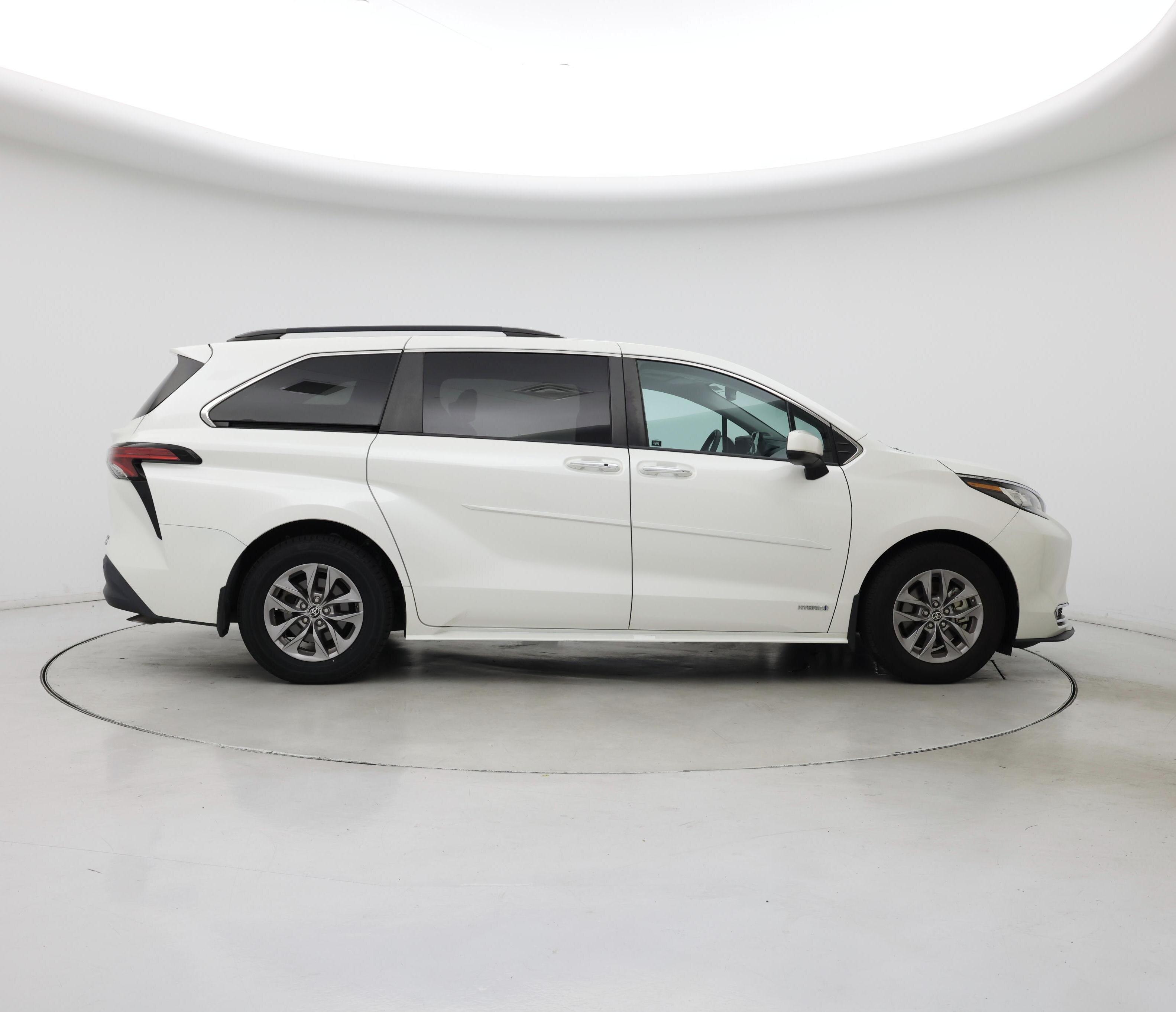 Thumbnail: 2021 Toyota Sienna - 7