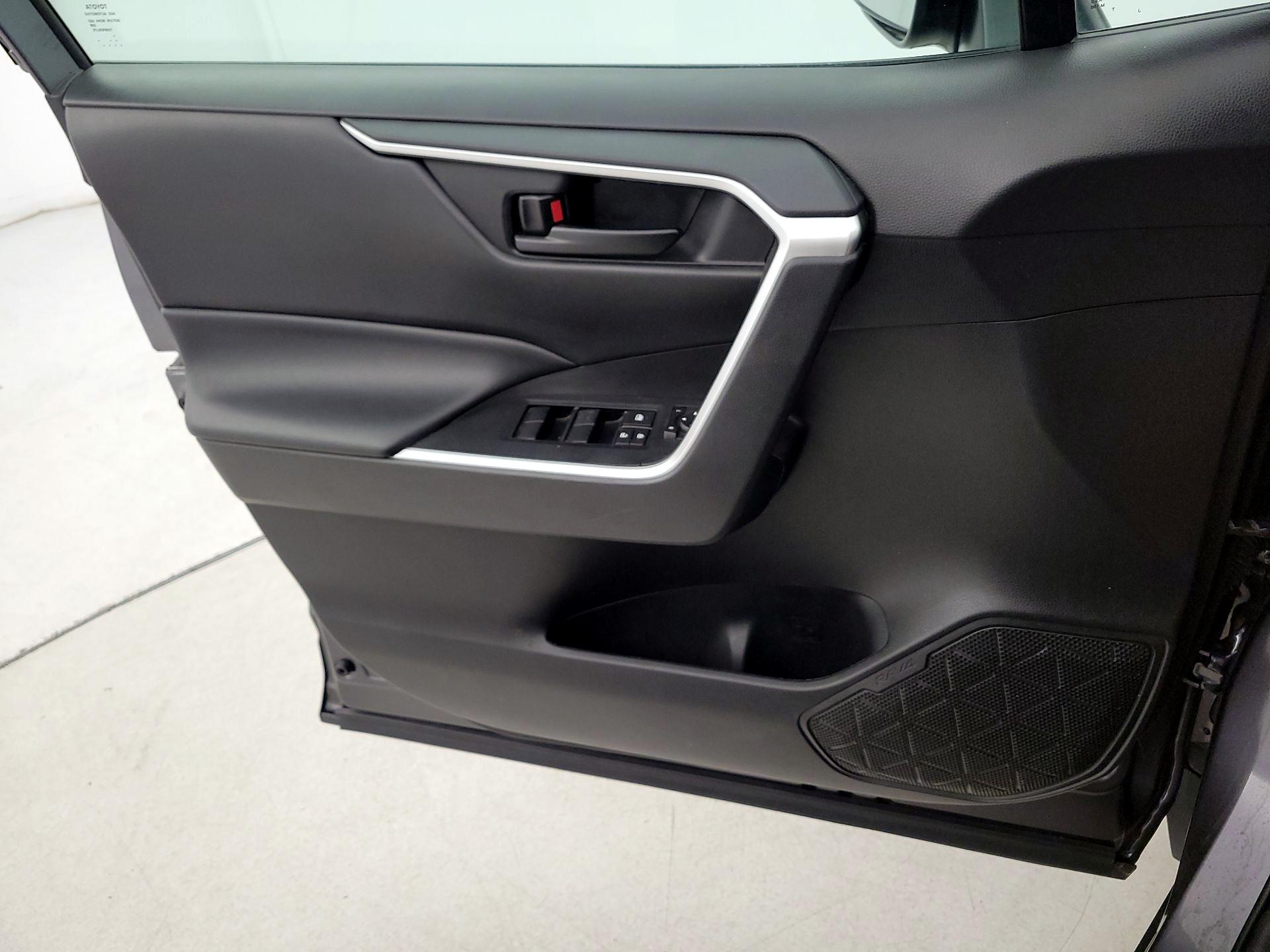 Thumbnail: 2021 Toyota RAV4 - 12