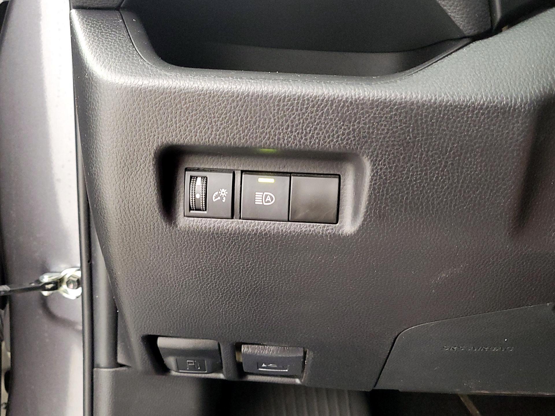 Thumbnail: 2021 Toyota RAV4 - 13