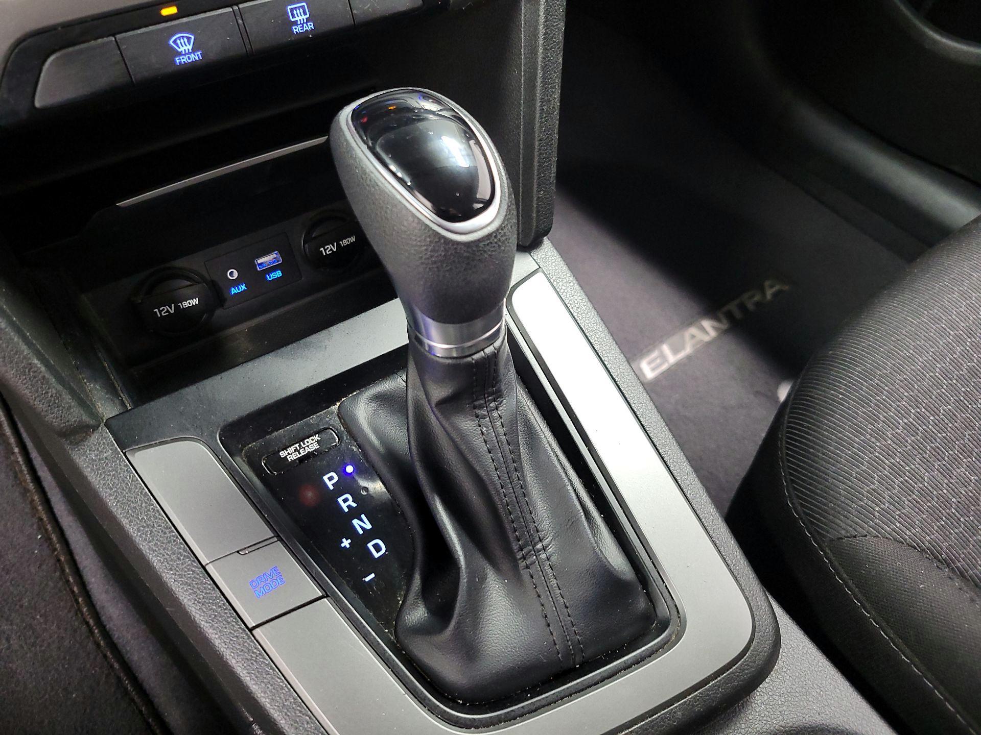 Thumbnail: 2018 Hyundai Elantra - 17