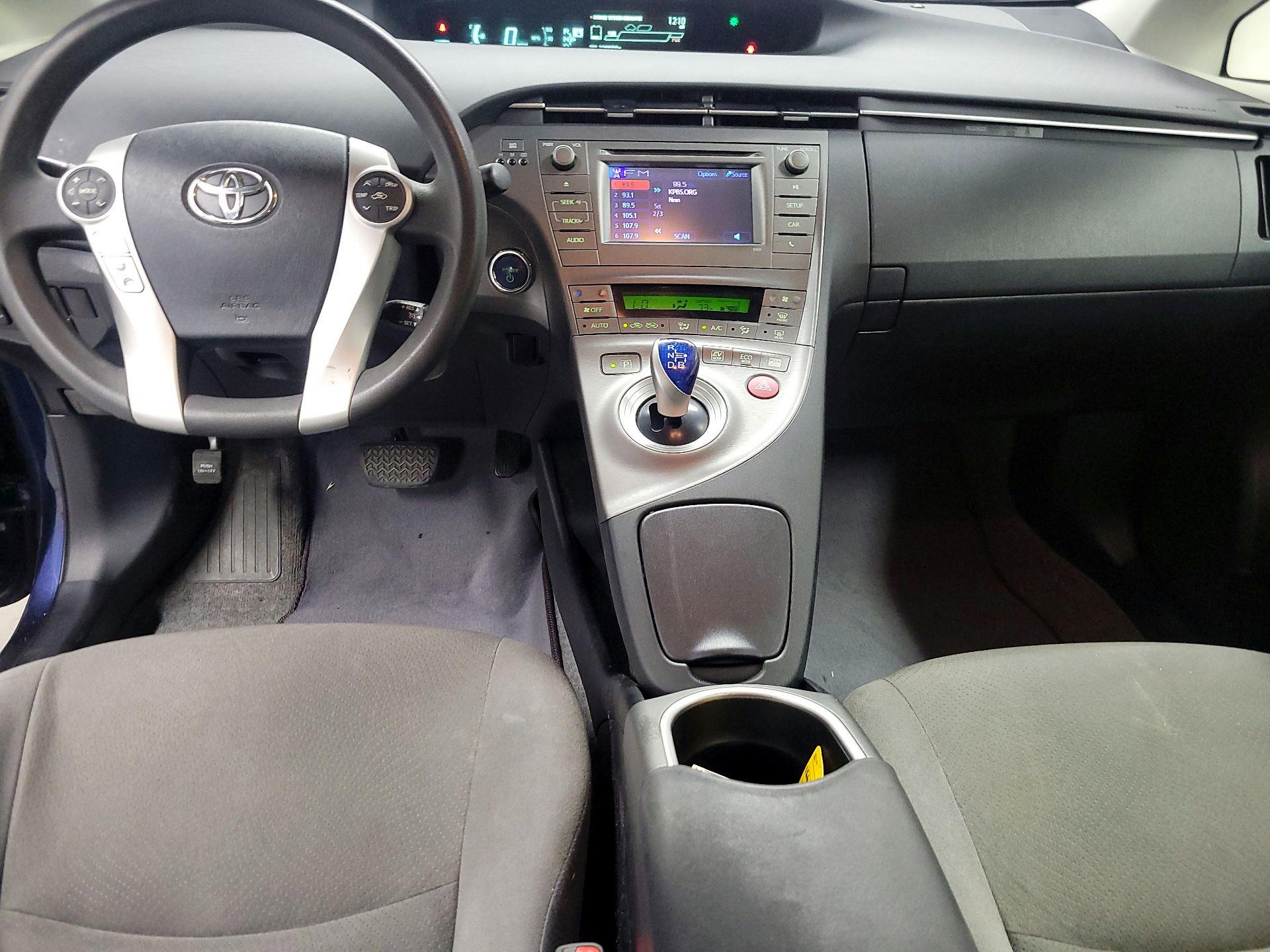 Thumbnail: 2014 Toyota Prius - 9