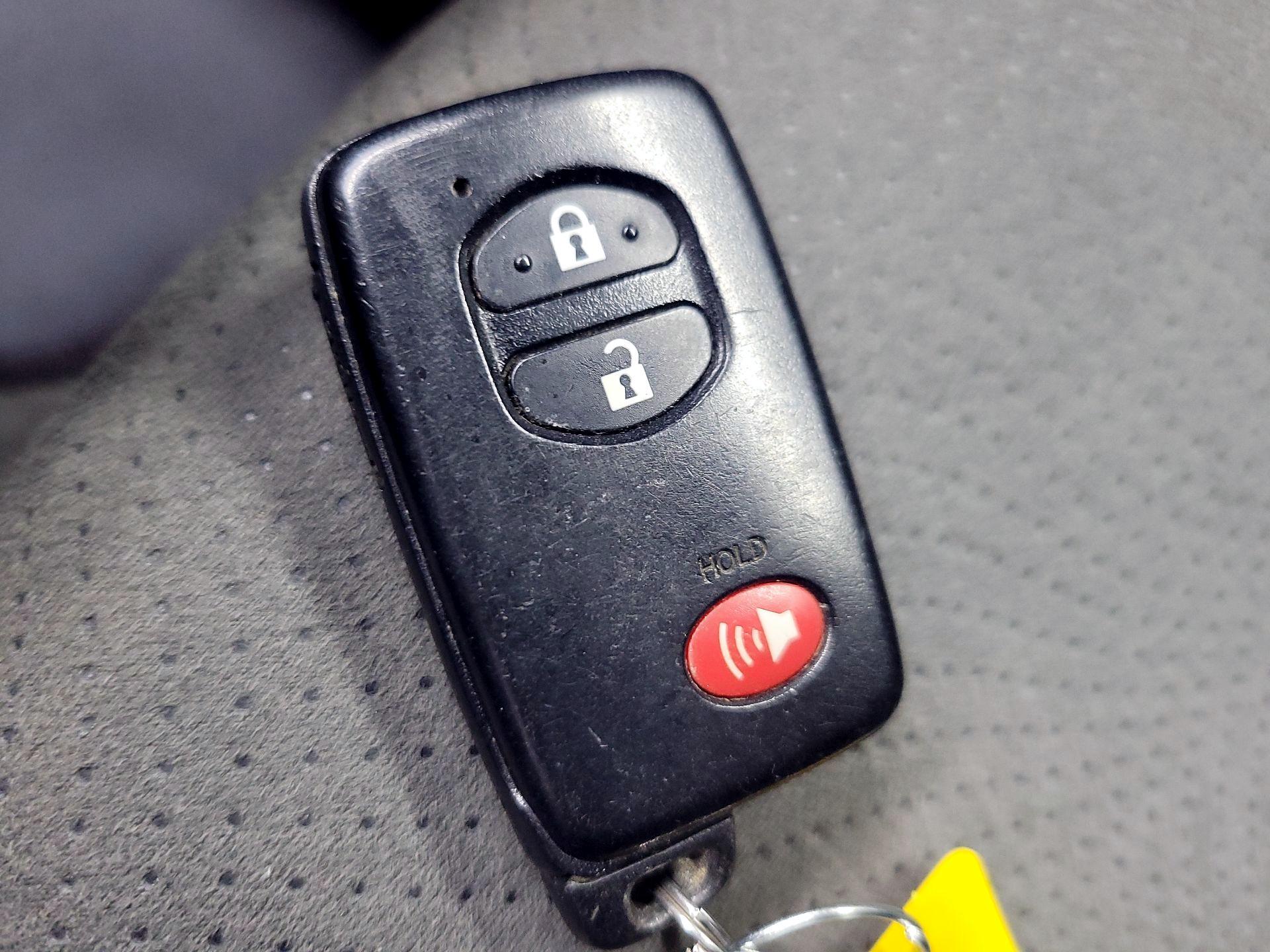 Thumbnail: 2014 Toyota Prius - 20