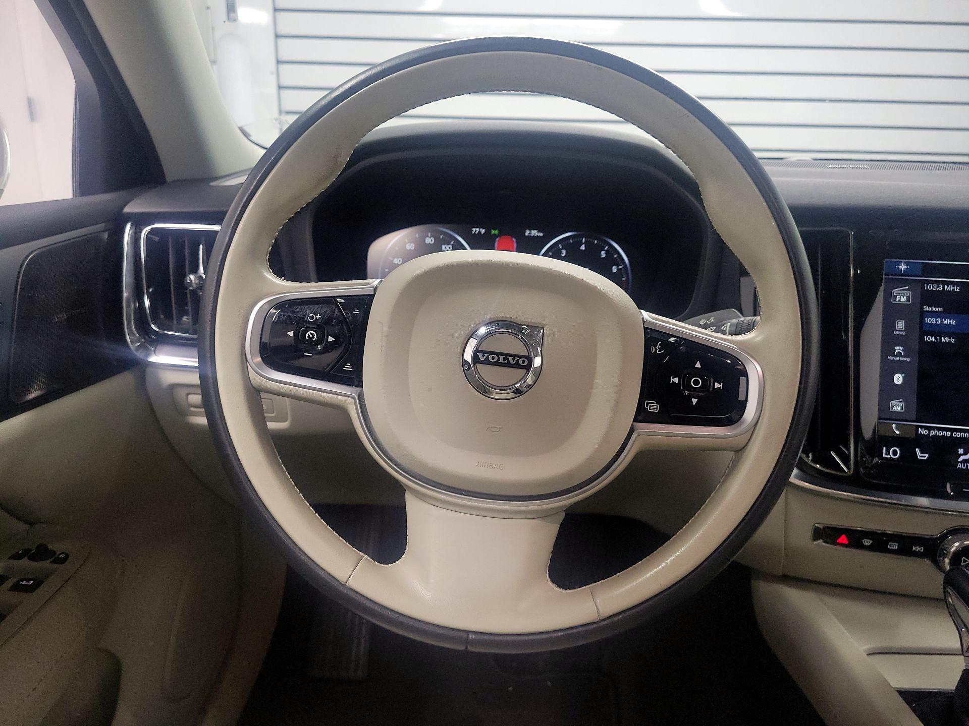 Thumbnail: 2020 Volvo S60 - 10