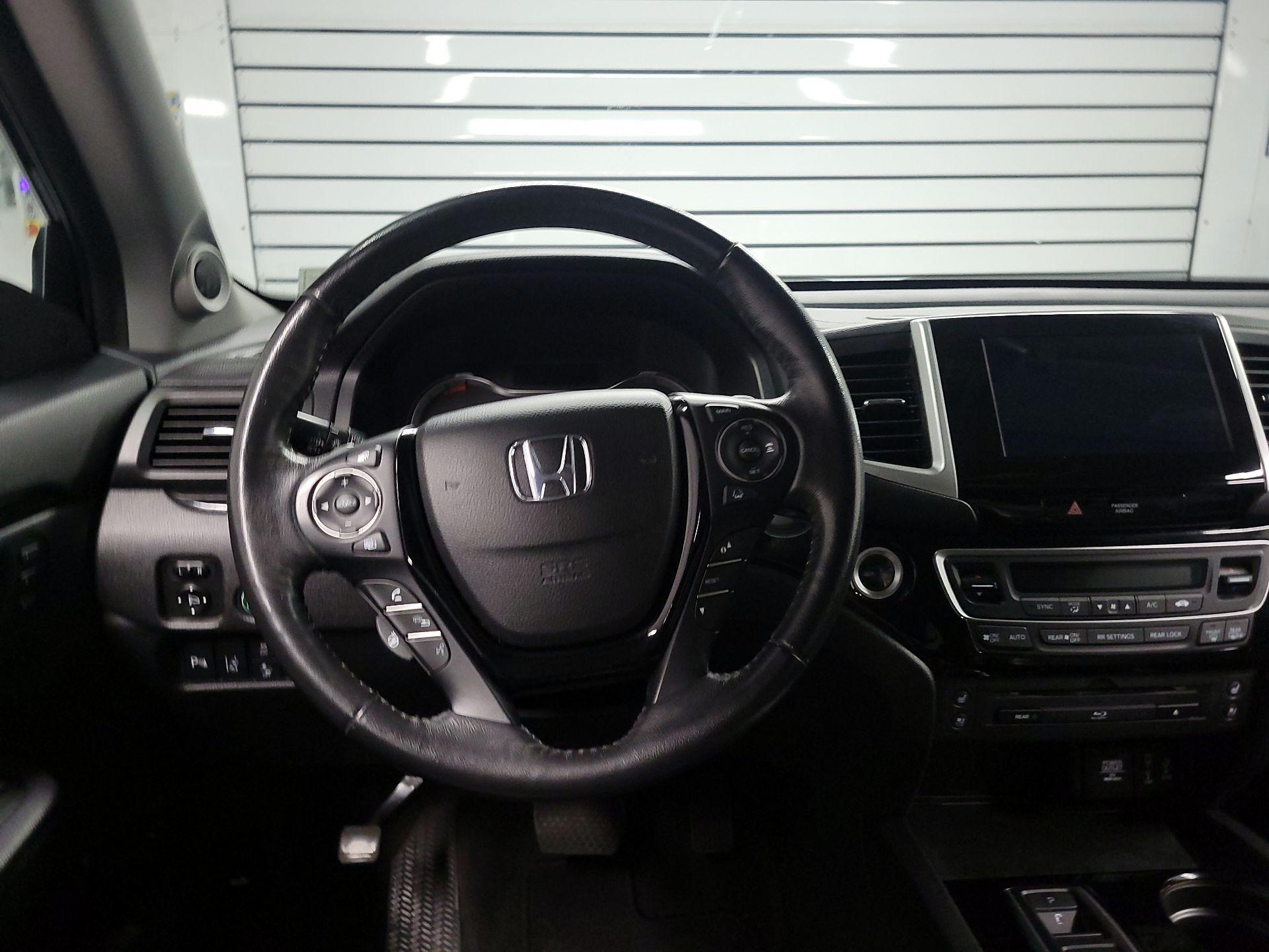 Thumbnail: 2017 Honda Pilot - 10