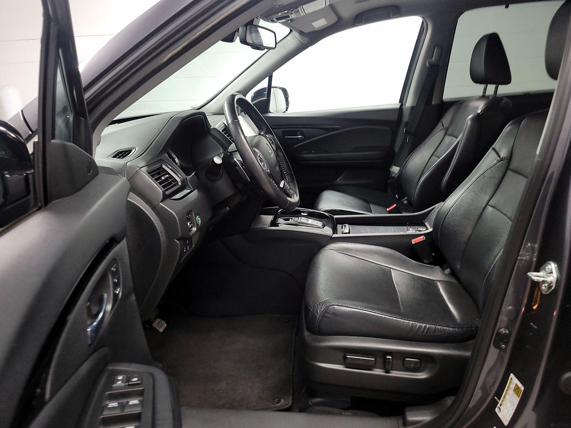 Thumbnail: 2017 Honda Pilot - 11
