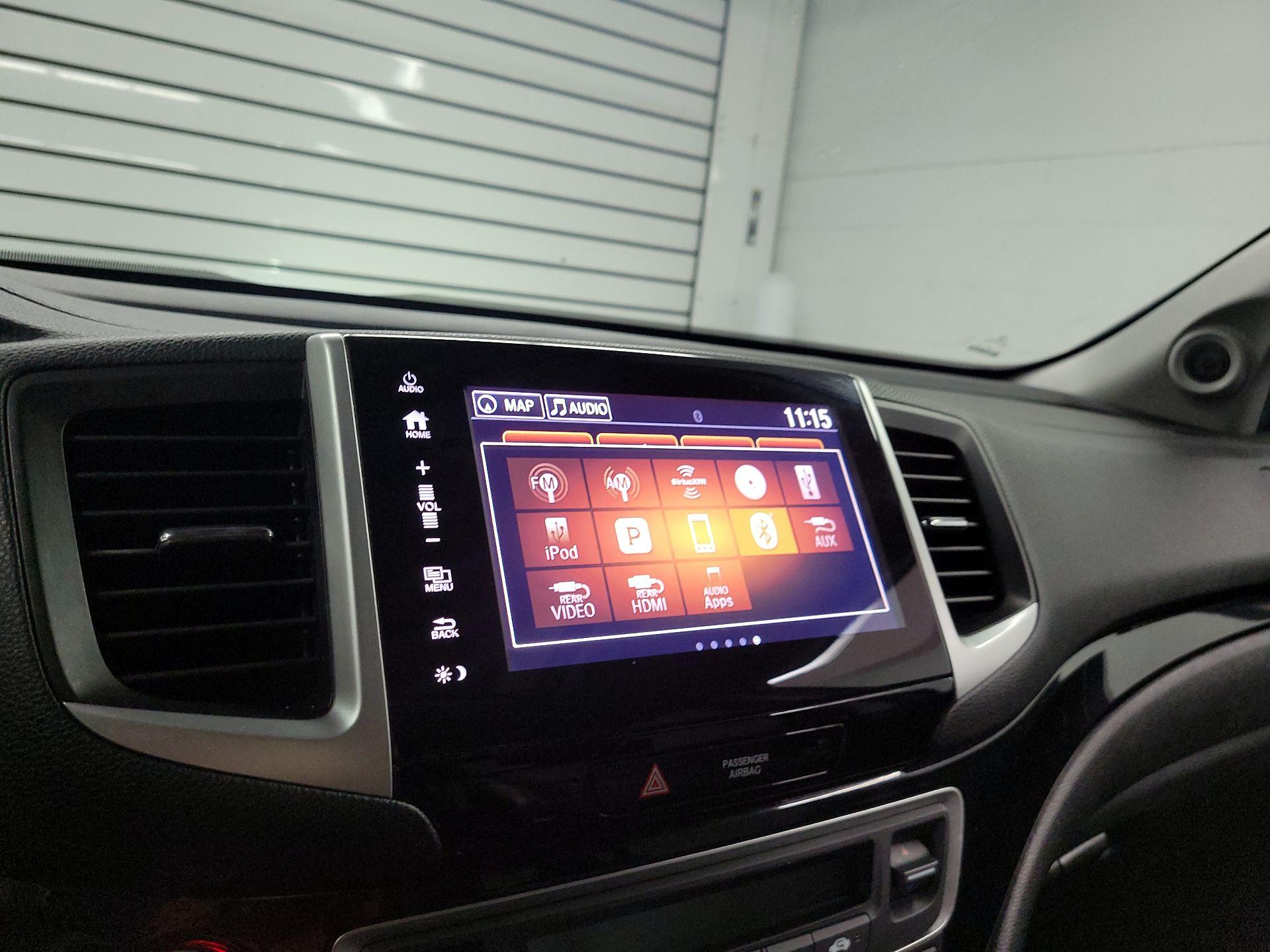 Thumbnail: 2017 Honda Pilot - 15
