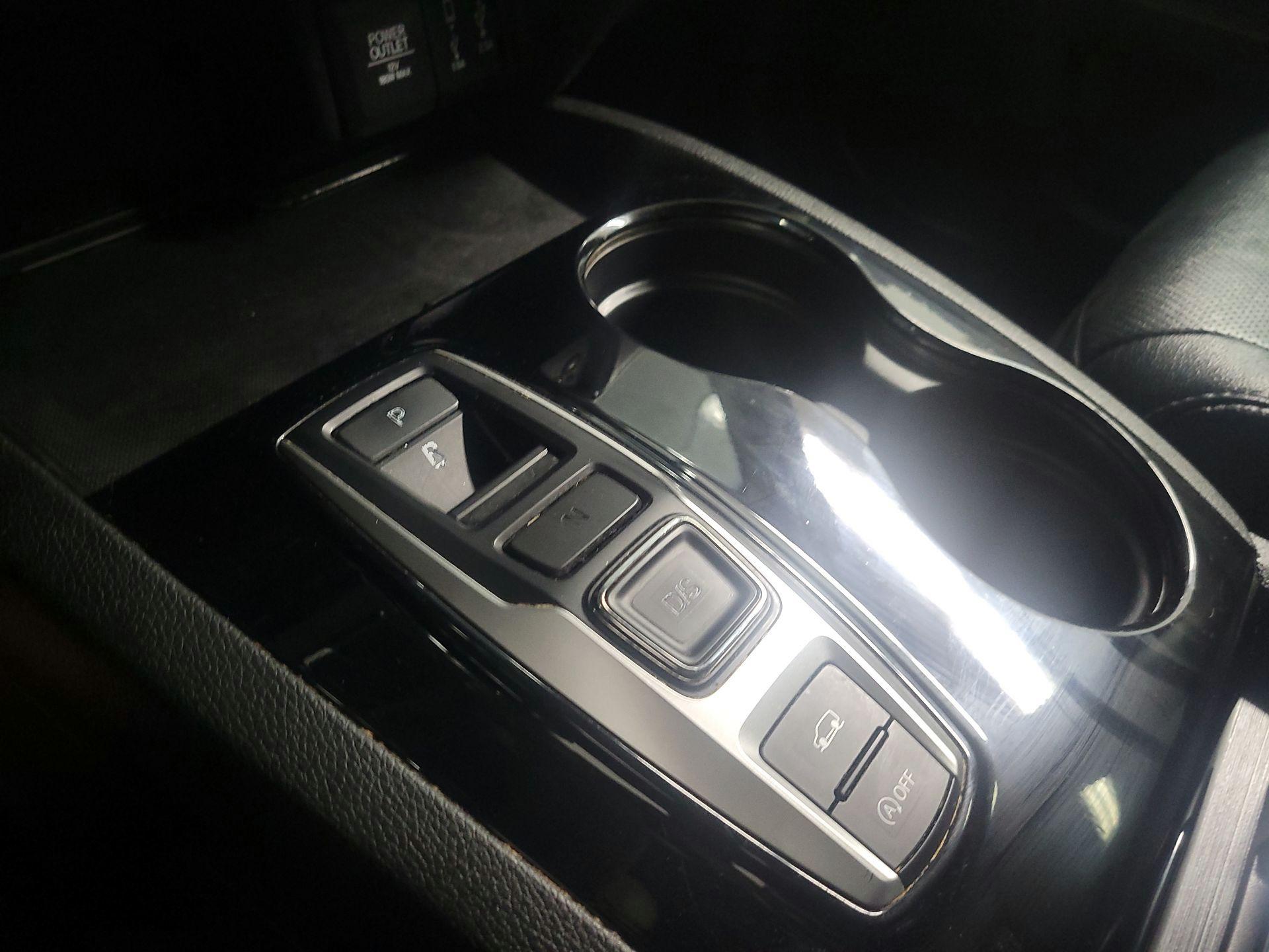 Thumbnail: 2017 Honda Pilot - 17