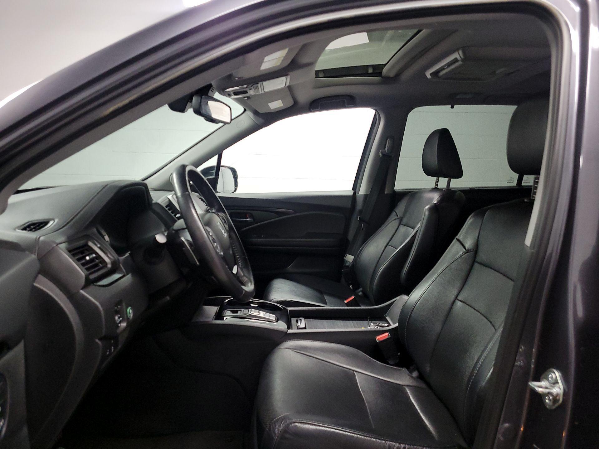 Thumbnail: 2017 Honda Pilot - 19