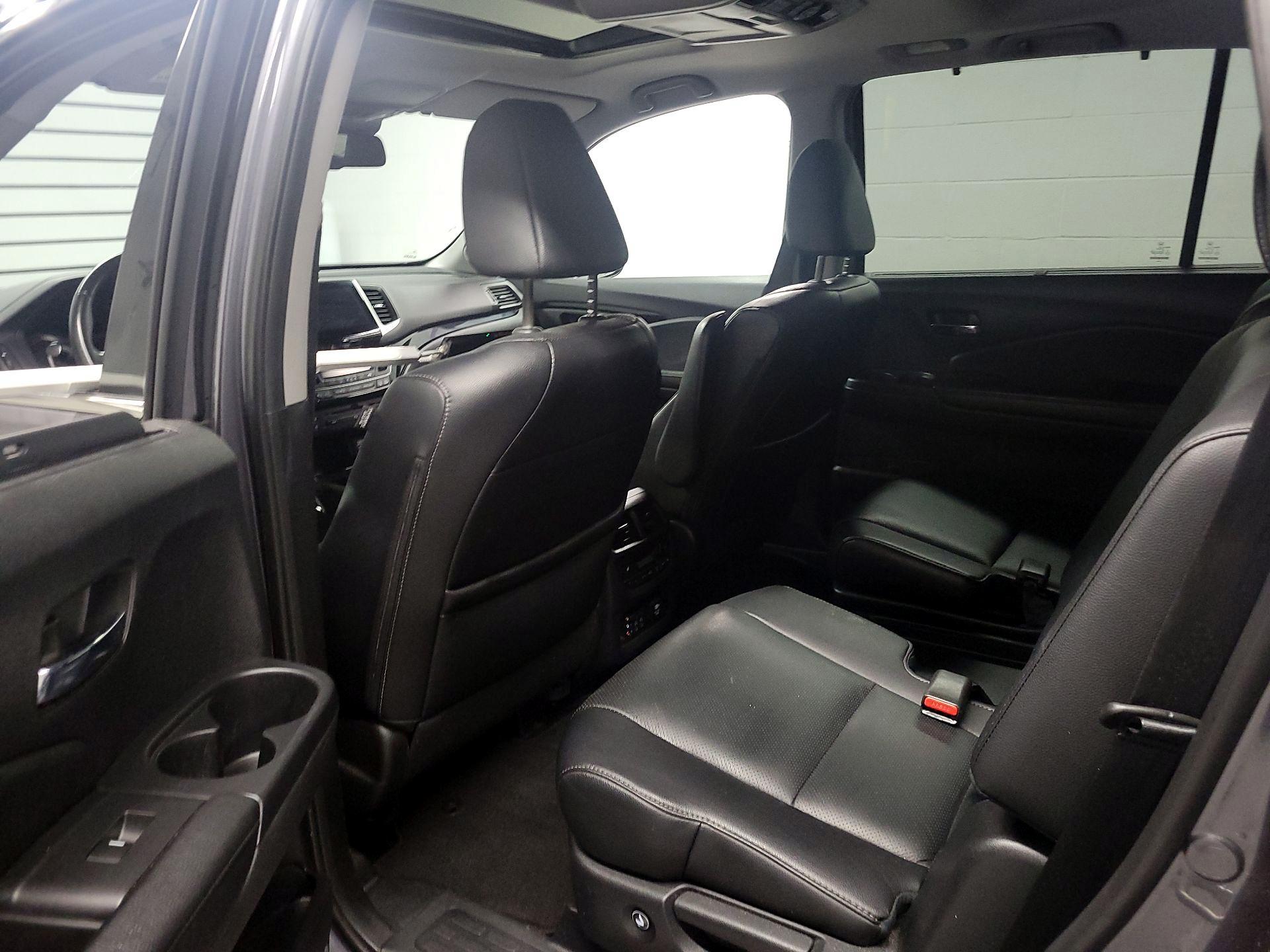 Thumbnail: 2017 Honda Pilot - 20
