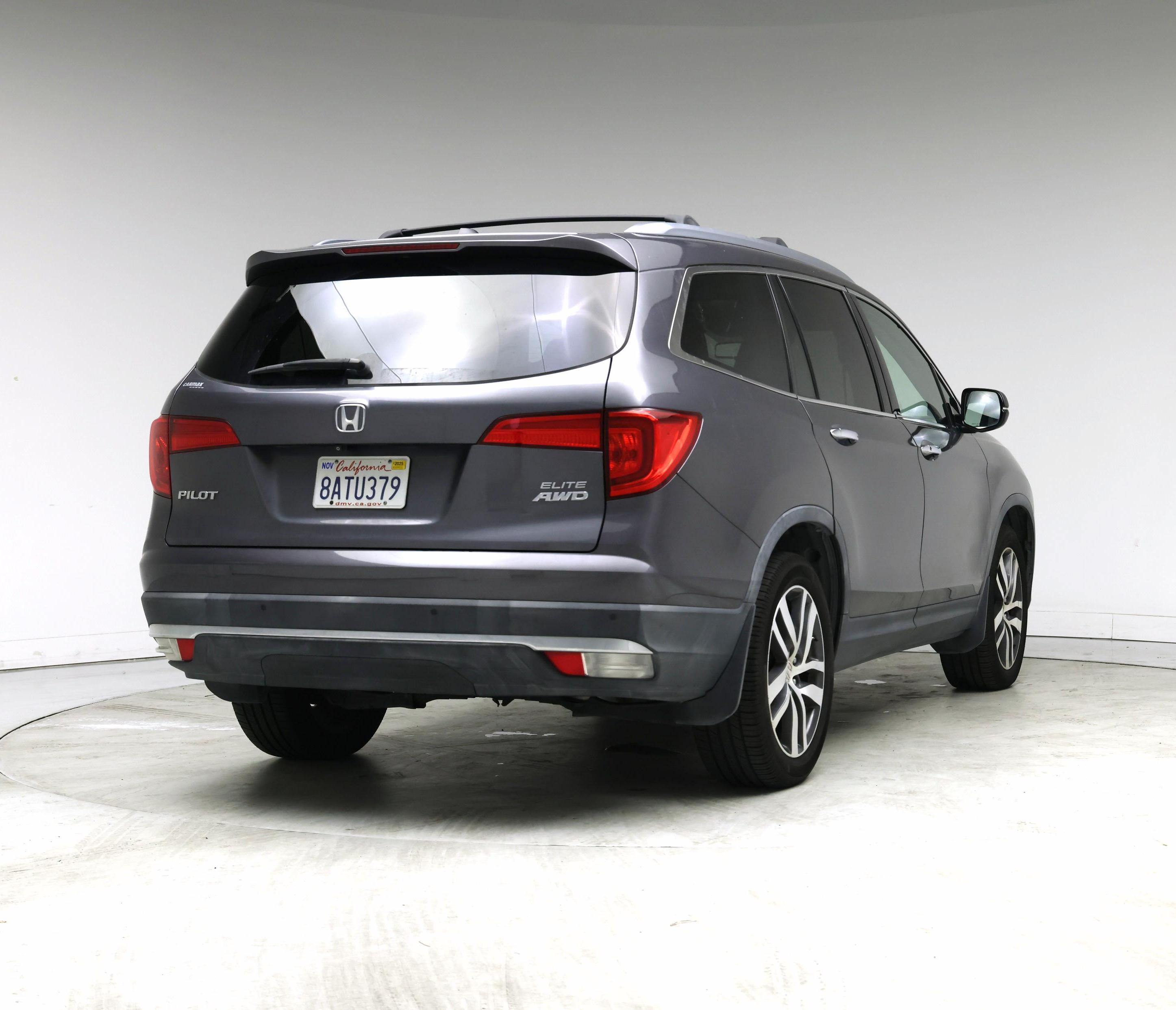 Thumbnail: 2017 Honda Pilot - 8