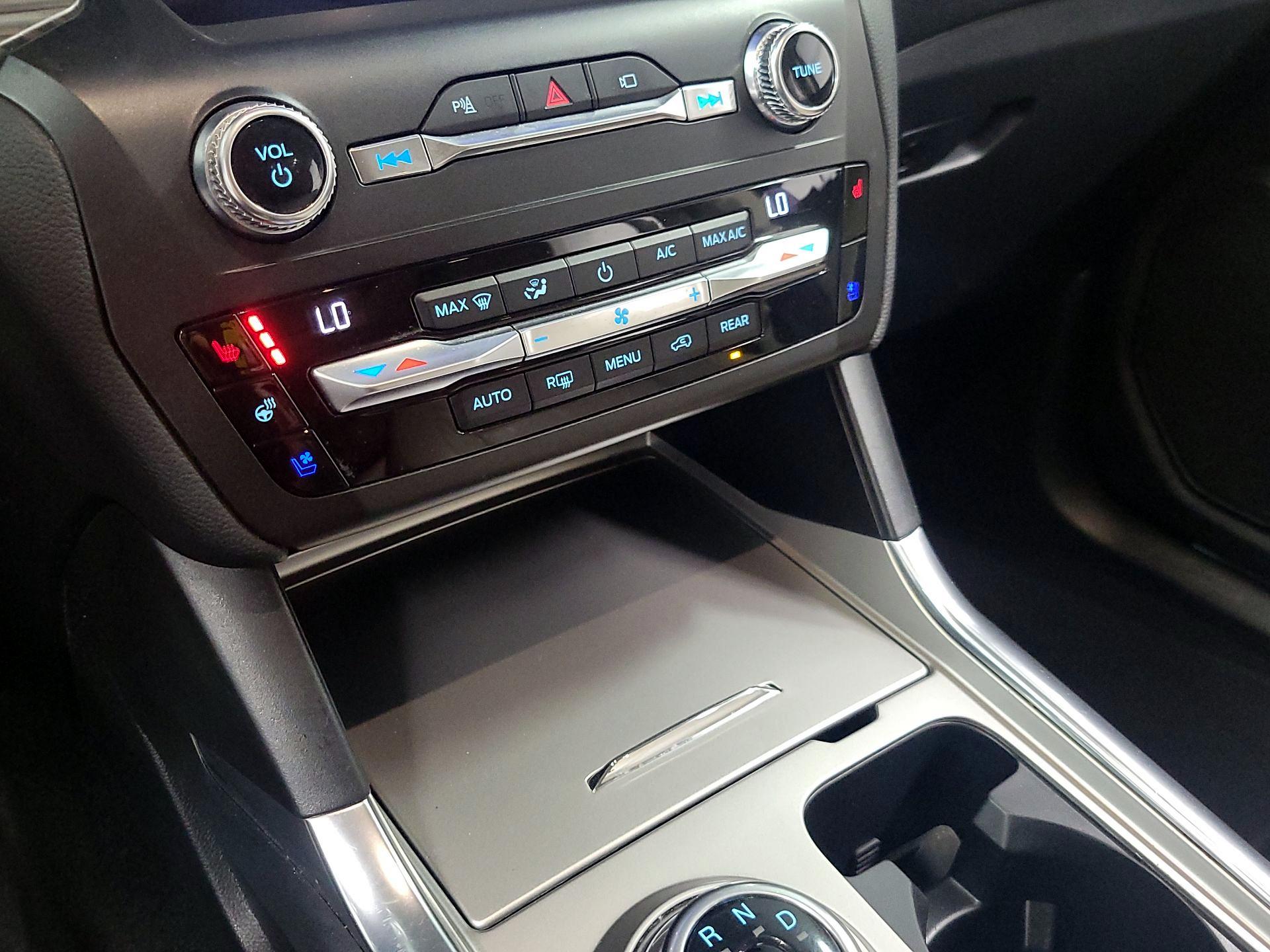 Thumbnail: 2020 Ford Explorer - 15