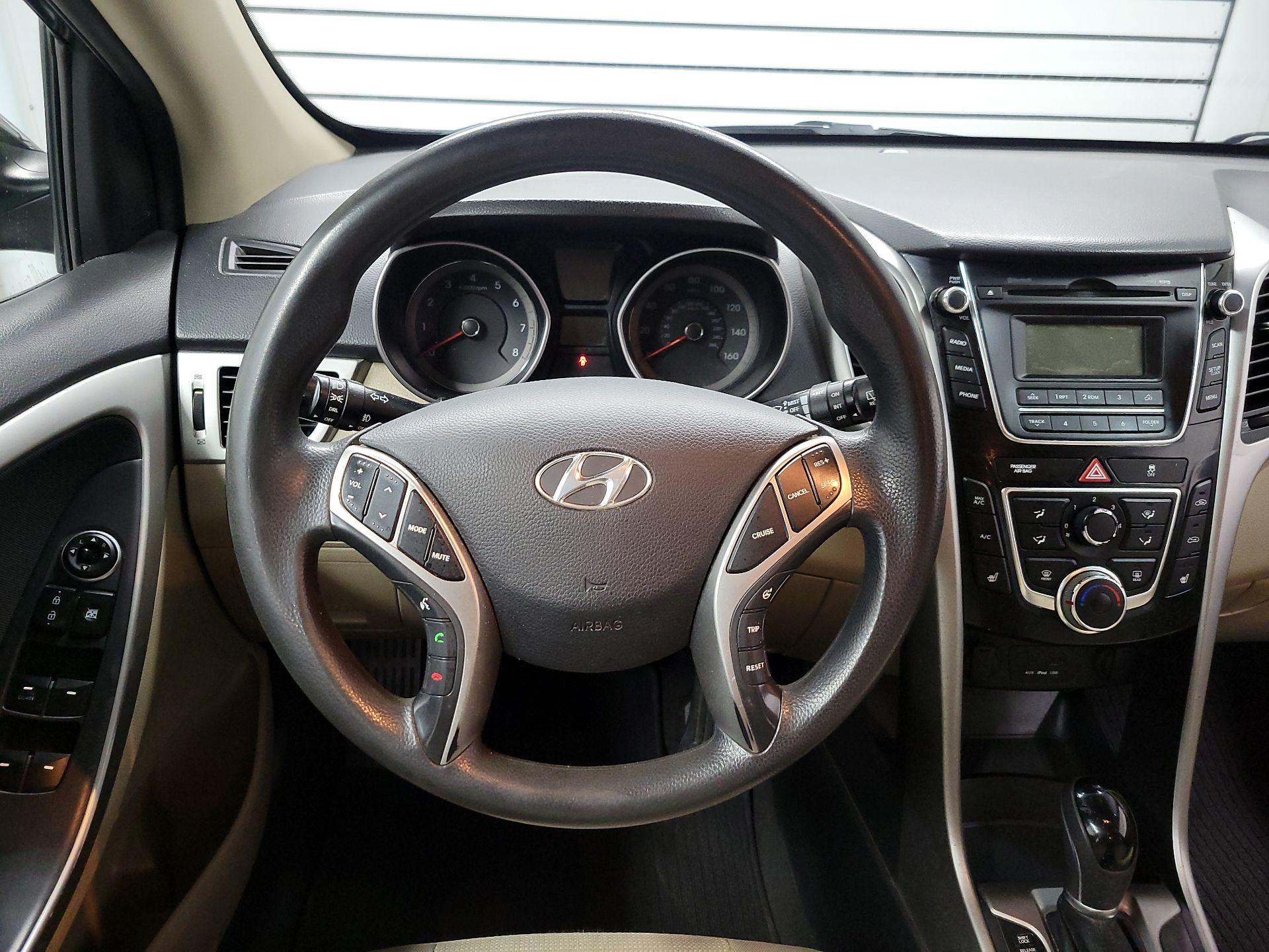 Thumbnail: 2014 Hyundai Elantra - 10