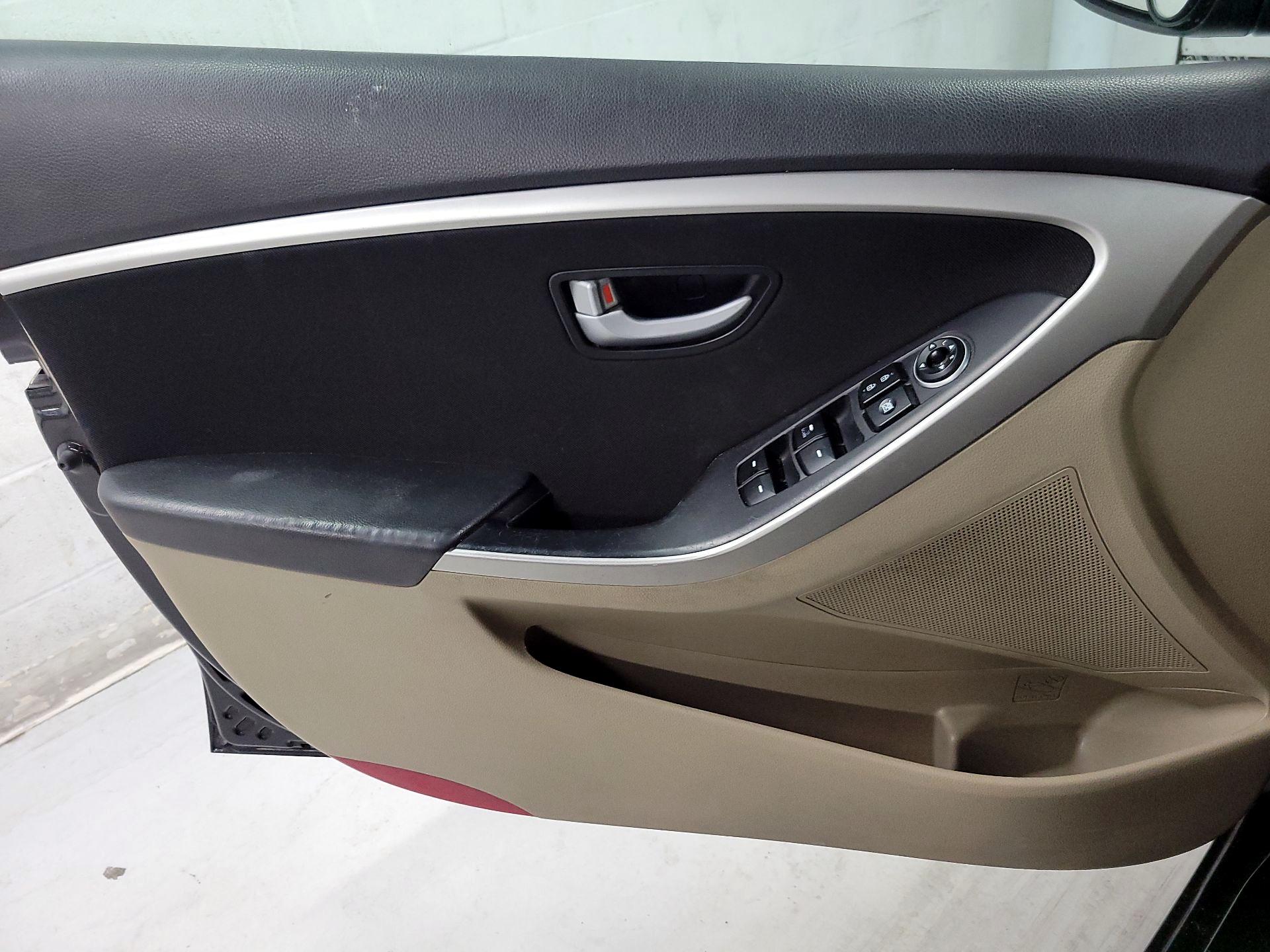 Thumbnail: 2014 Hyundai Elantra - 12