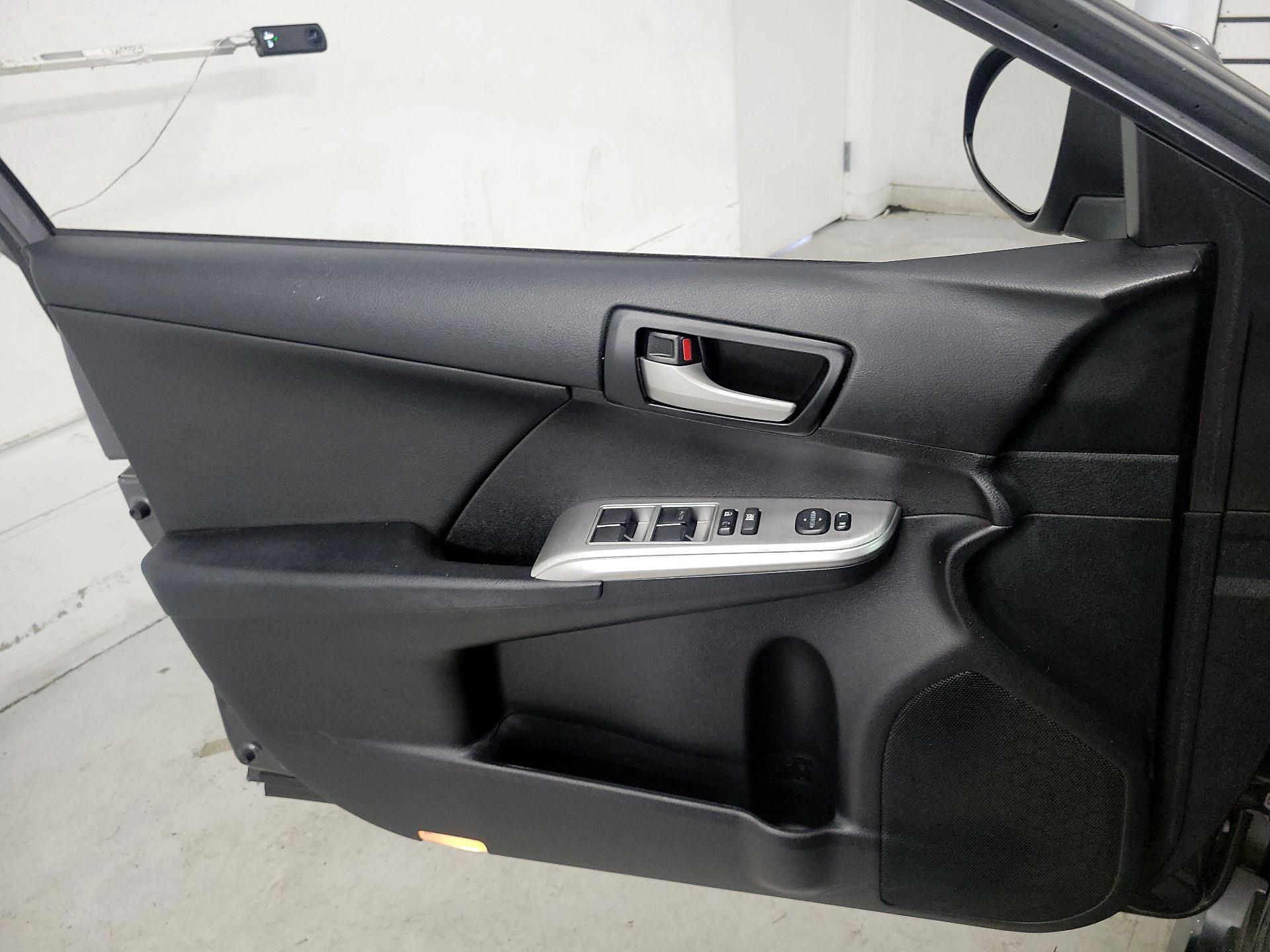 Thumbnail: 2014 Toyota Camry - 12