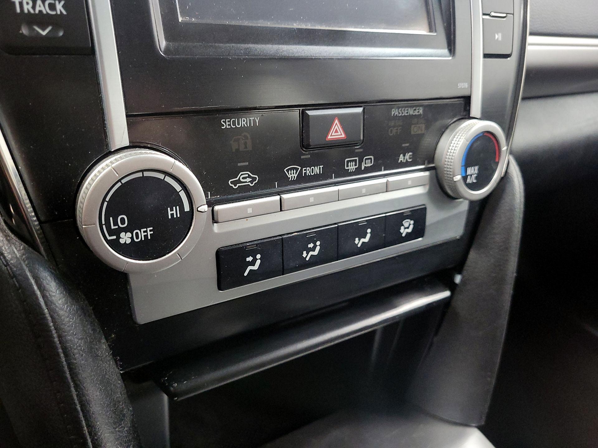 Thumbnail: 2014 Toyota Camry - 15
