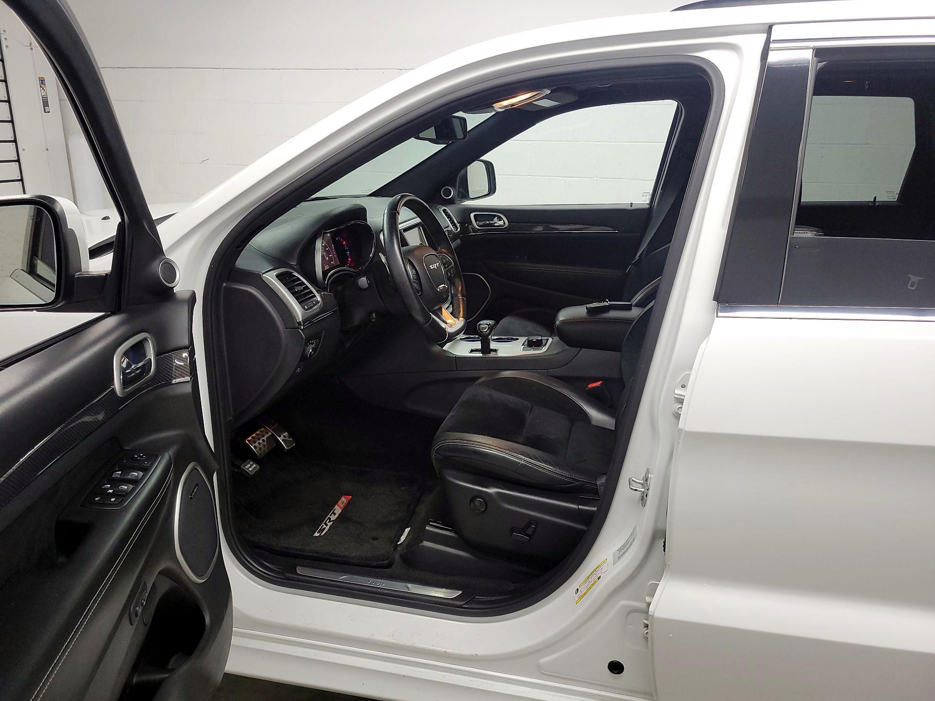 Thumbnail: 2015 Jeep Grand Cherokee - 11