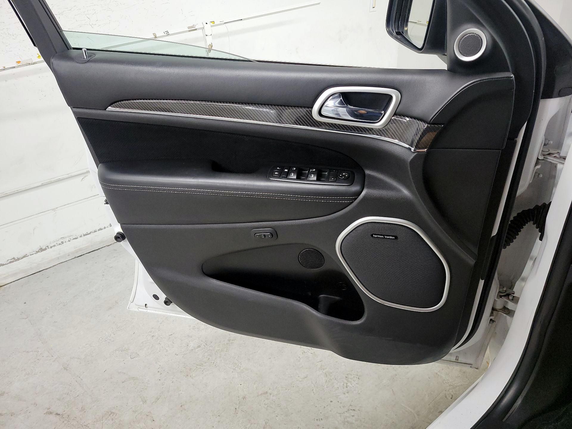 Thumbnail: 2015 Jeep Grand Cherokee - 12