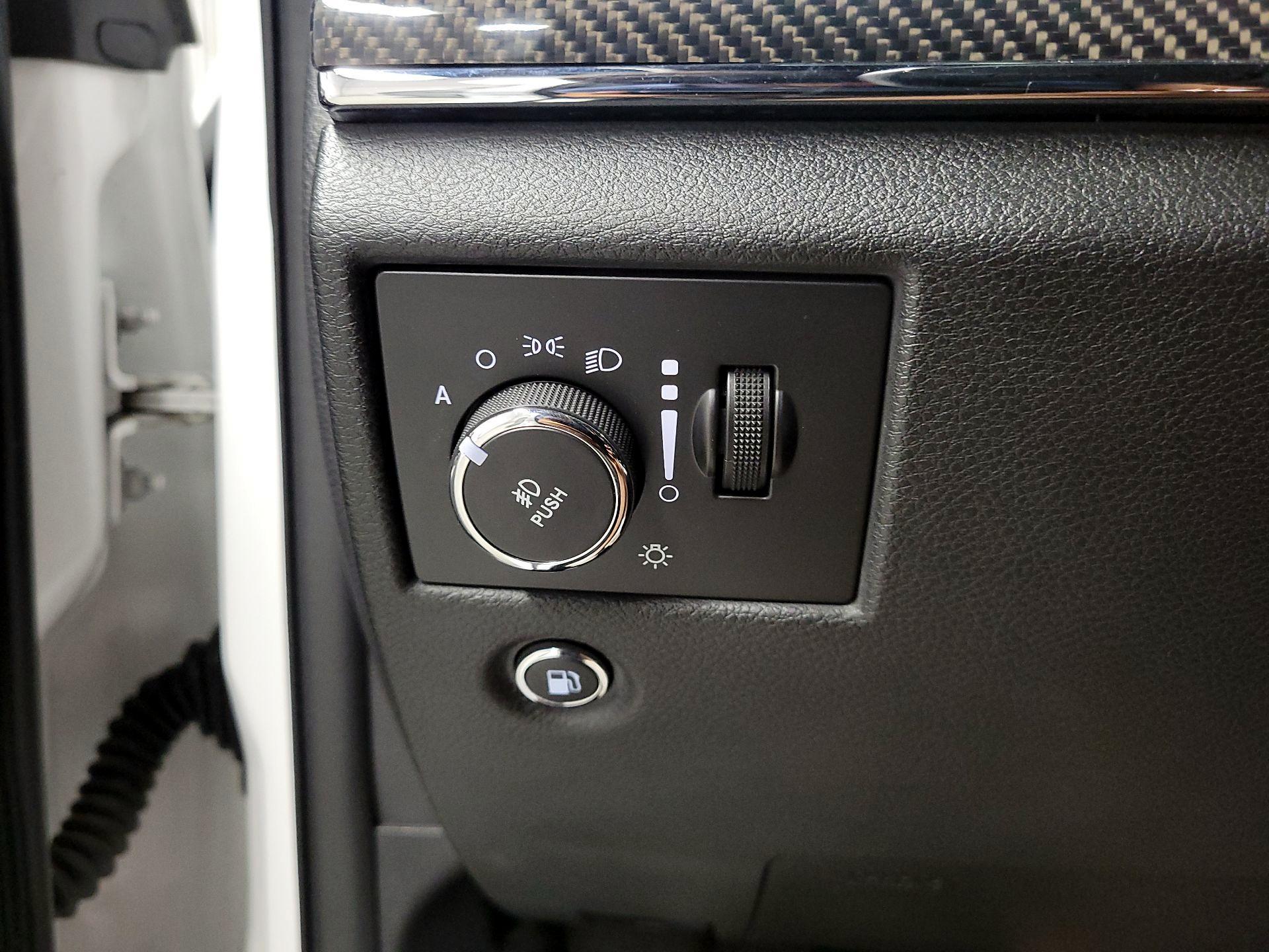 Thumbnail: 2015 Jeep Grand Cherokee - 13