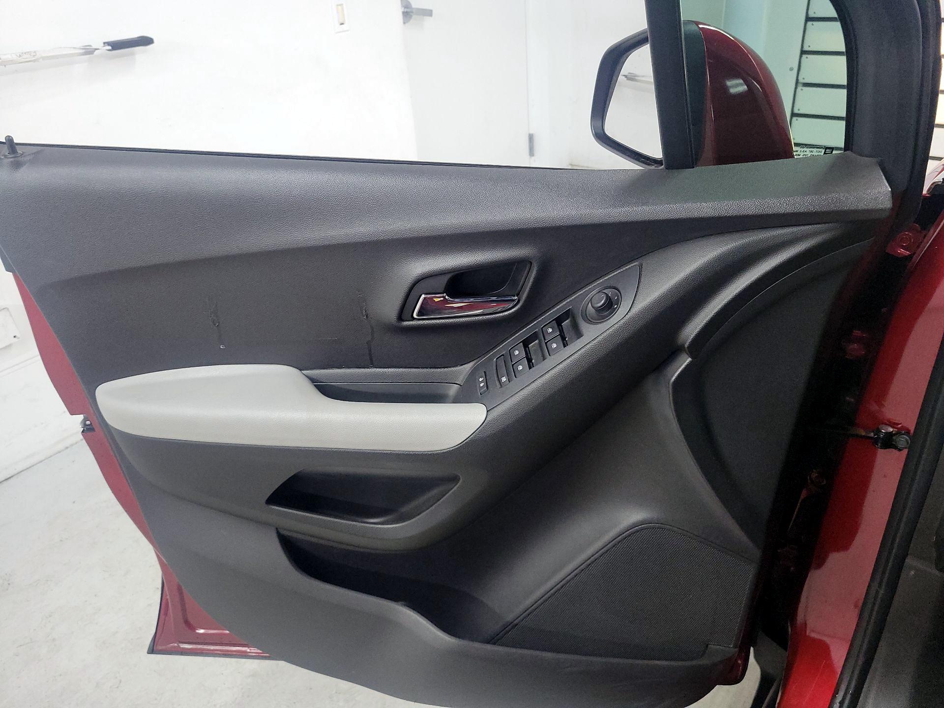 Thumbnail: 2019 Chevrolet Trax - 12