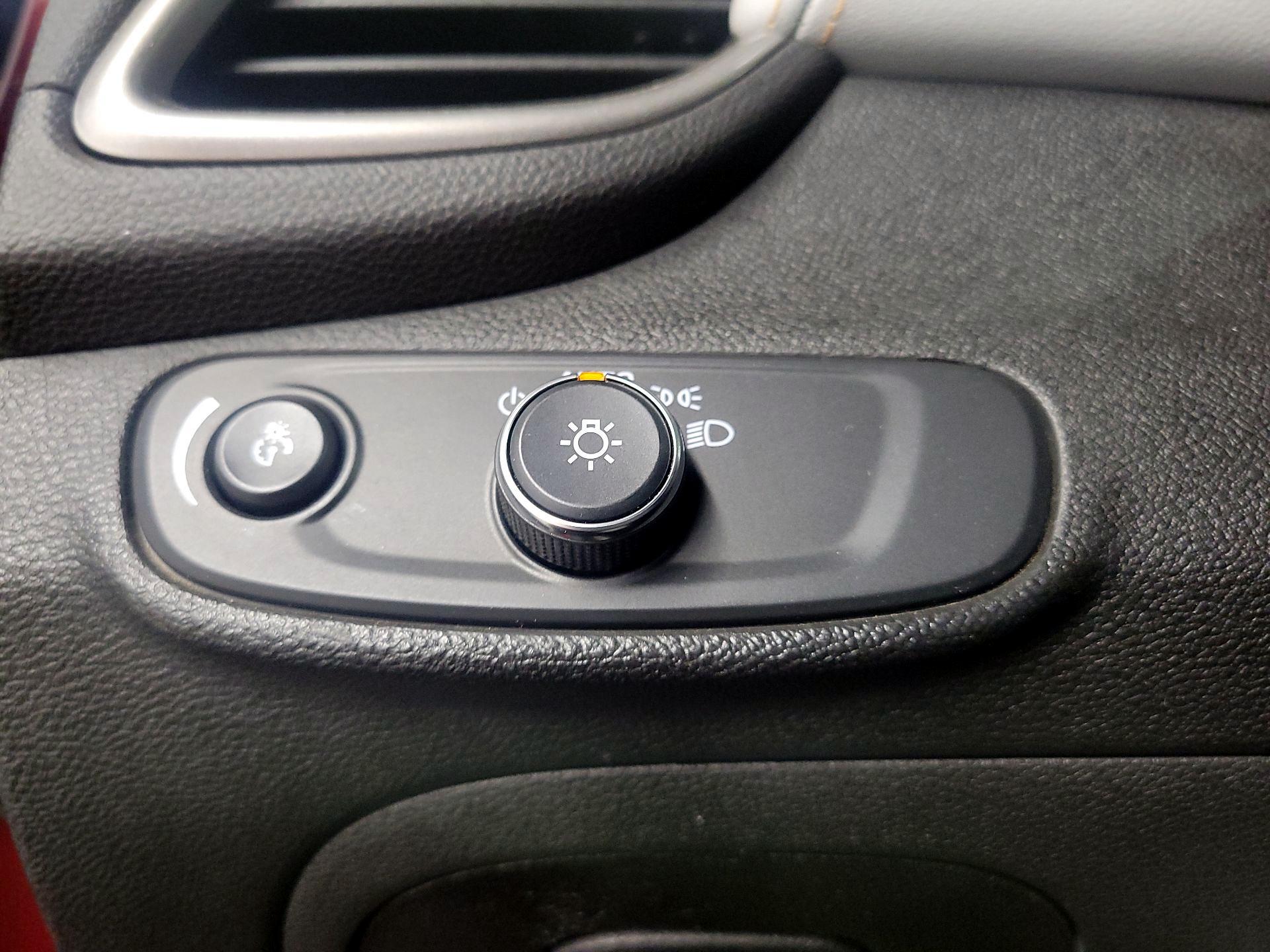 Thumbnail: 2019 Chevrolet Trax - 13