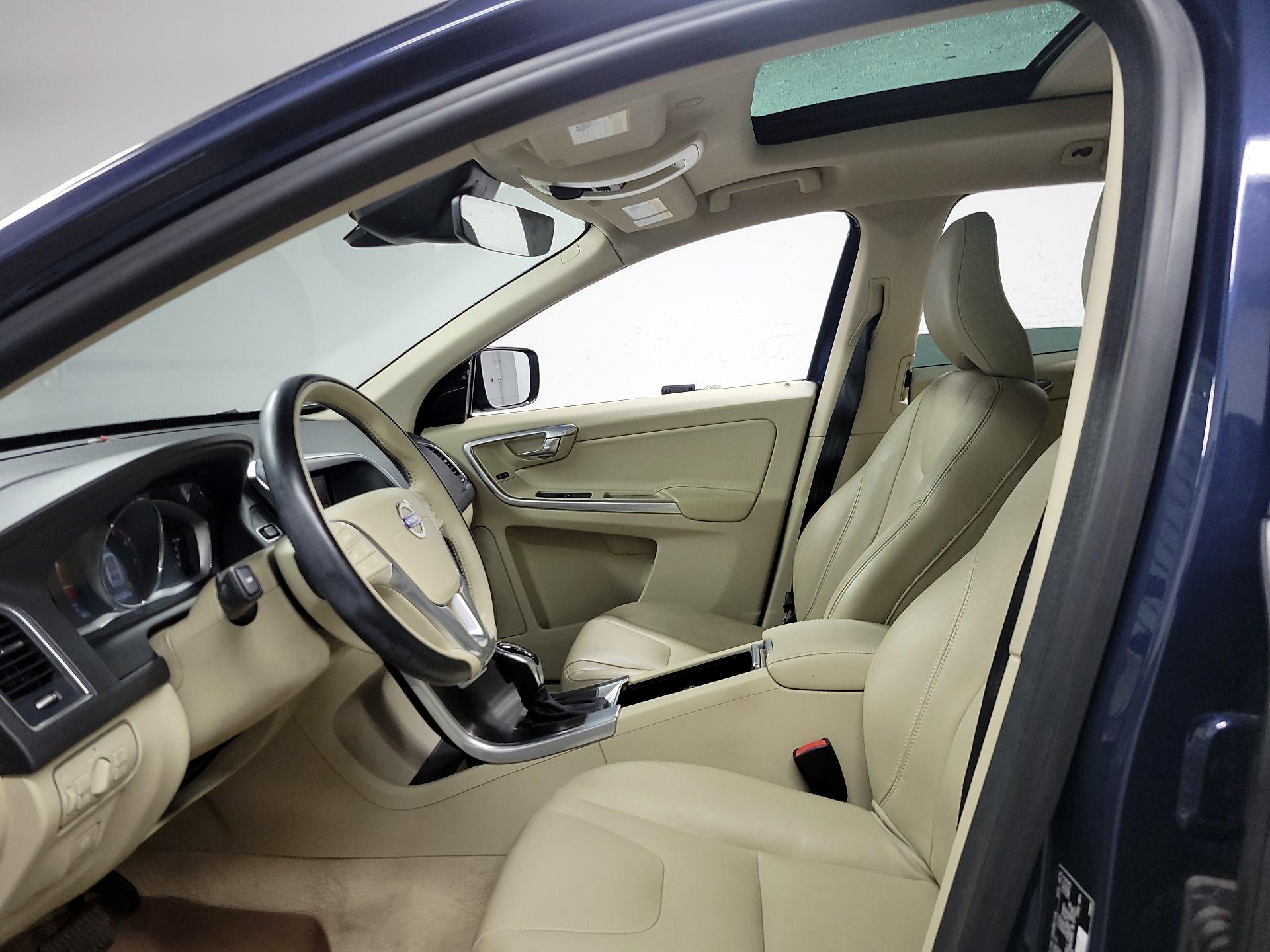 Thumbnail: 2015 Volvo XC60 - 11