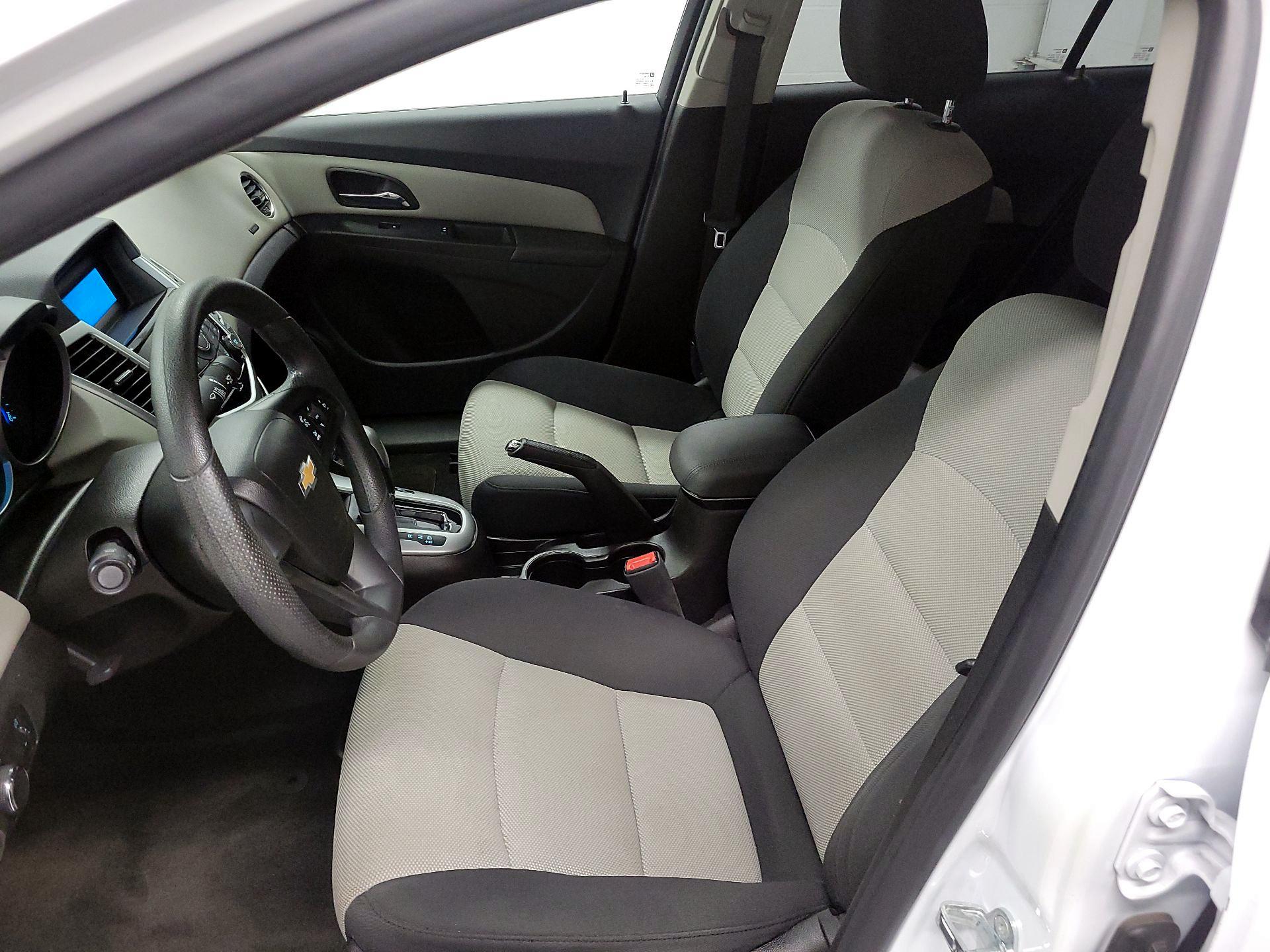 Thumbnail: 2016 Chevrolet Cruze - 11