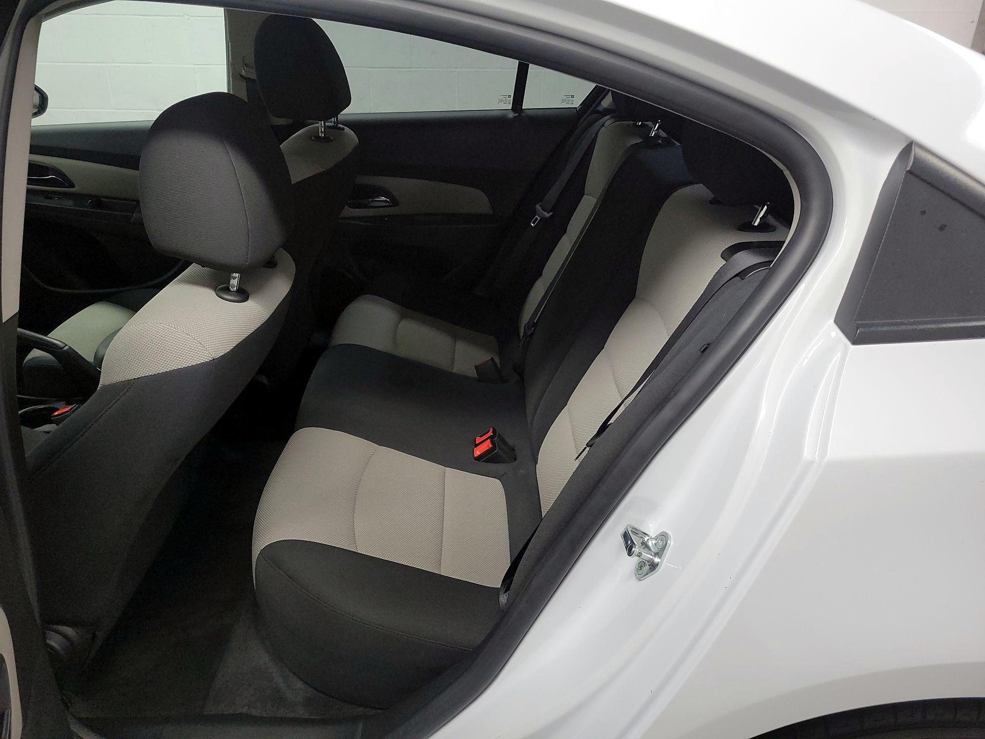 Thumbnail: 2016 Chevrolet Cruze - 16