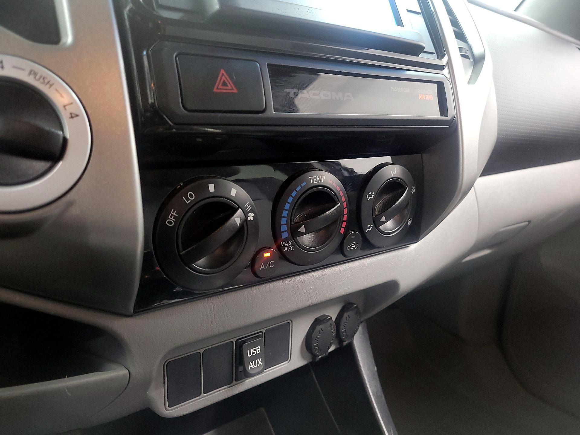 Thumbnail: 2015 Toyota Tacoma - 15