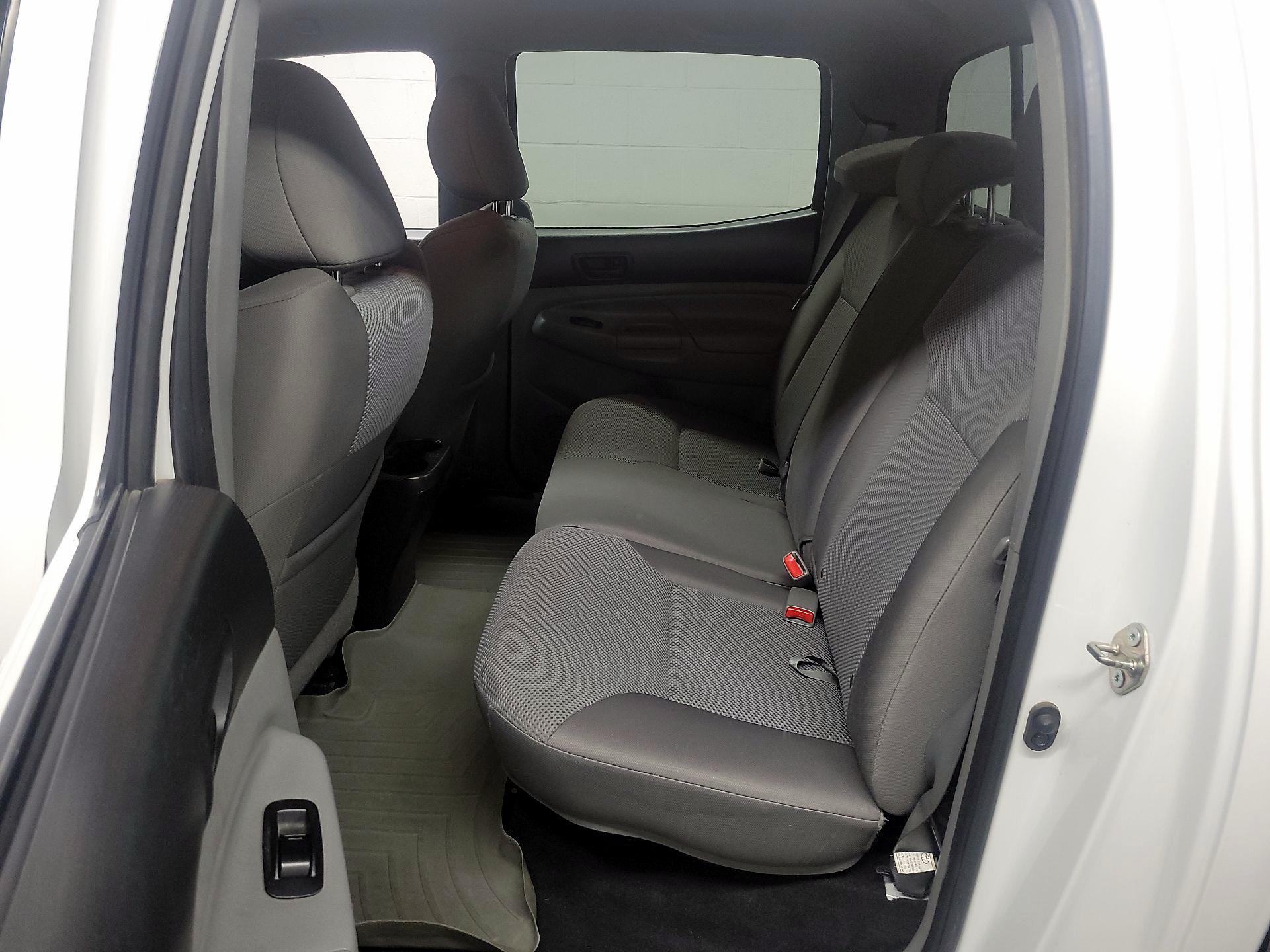 Thumbnail: 2015 Toyota Tacoma - 17