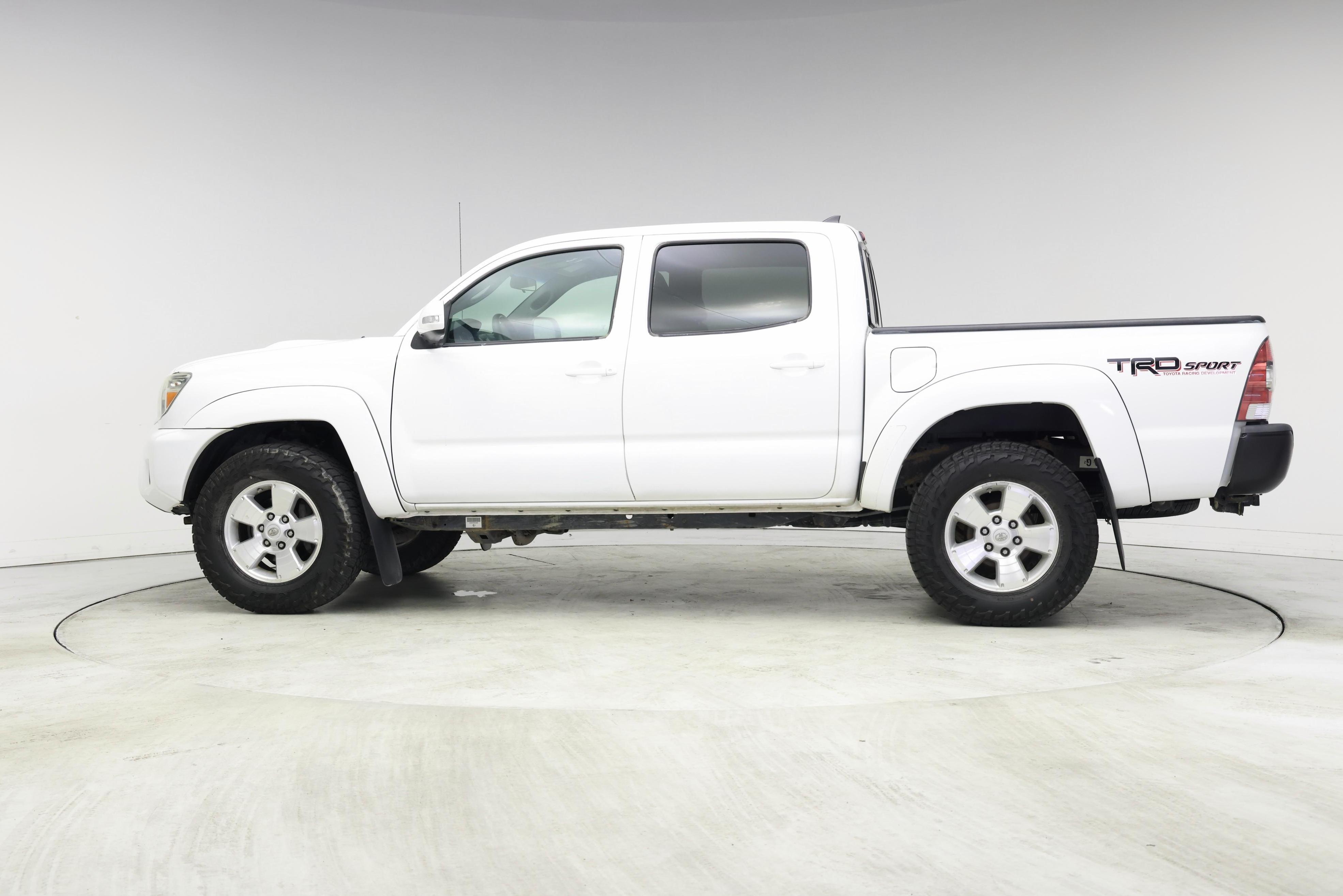 Thumbnail: 2015 Toyota Tacoma - 3