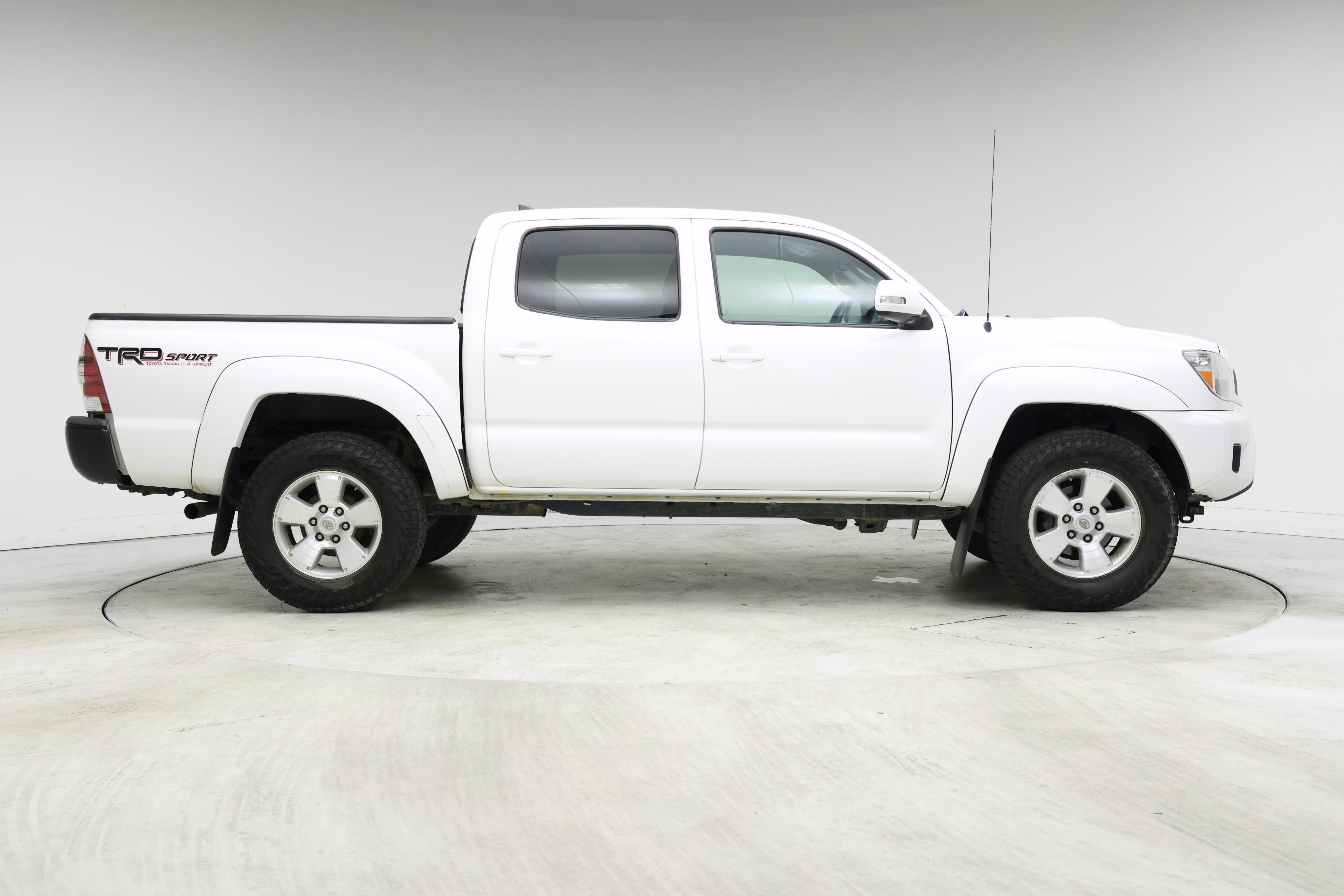Thumbnail: 2015 Toyota Tacoma - 7